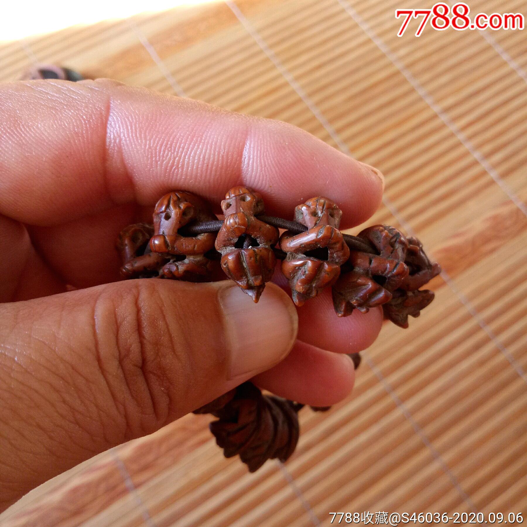 桃核雕刻的猴子