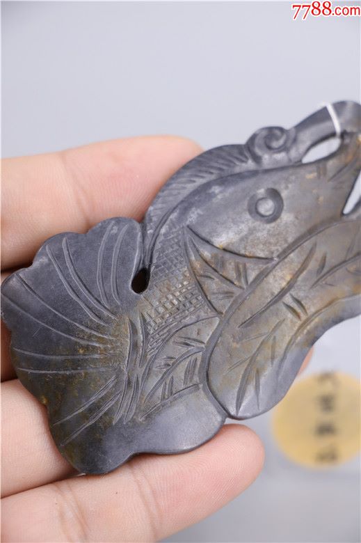 和田青花籽料纯手工年年有余玉佩