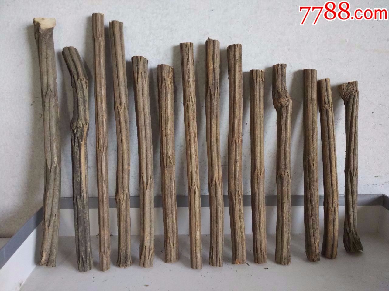 新进太行山"降龙木"第一组之右边第4根(镇宅辟邪保平安)