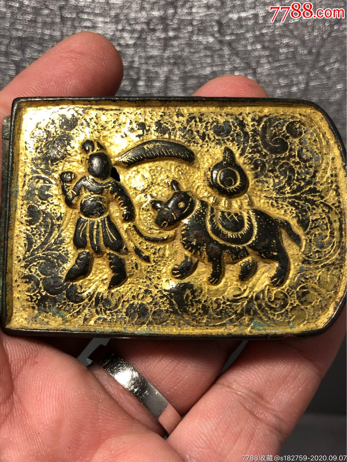 唐代鎏金胡人献宝铊尾