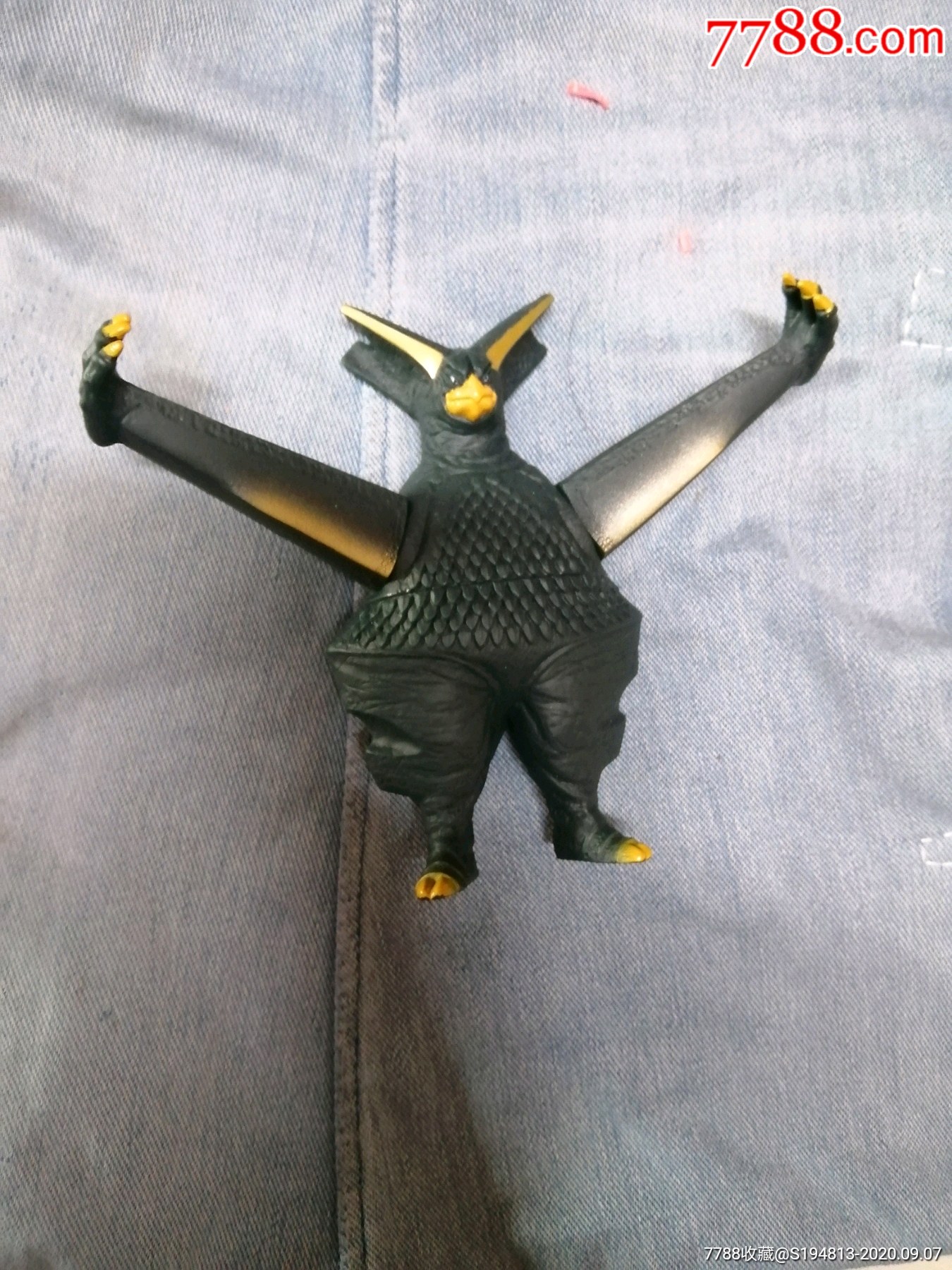 奥特怪兽软胶系列基耶龙星兽