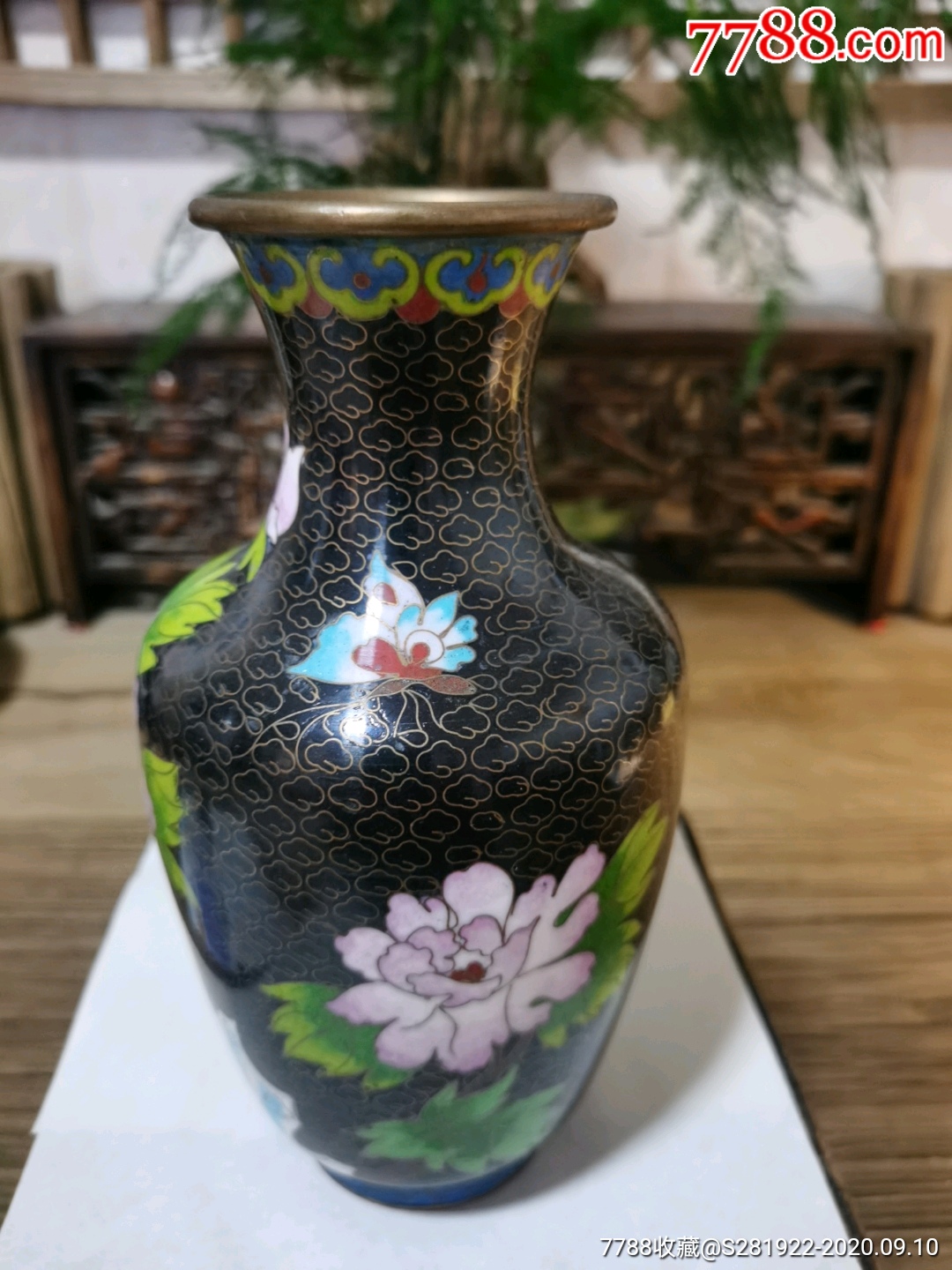 民国晚期铜胎掐丝珐琅彩赏瓶