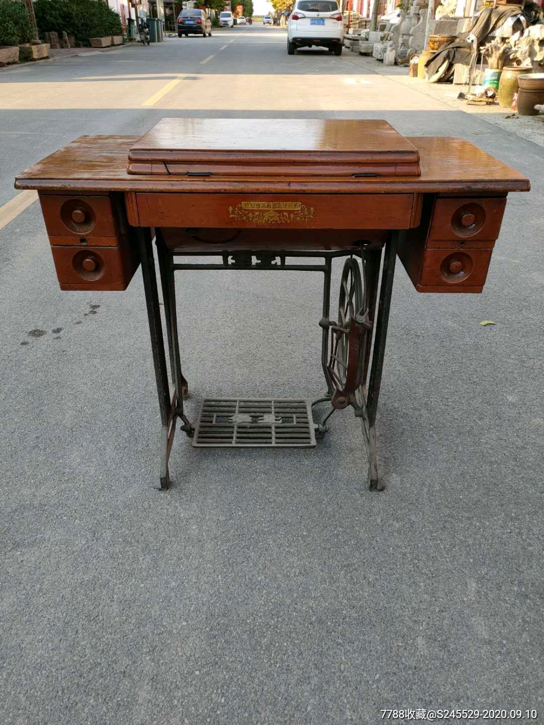 五十年代"五一牌"脚踏式缝纫机