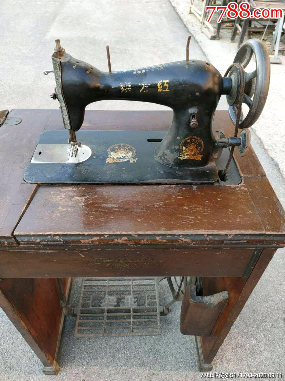五十年代"东方红牌"缝纫机