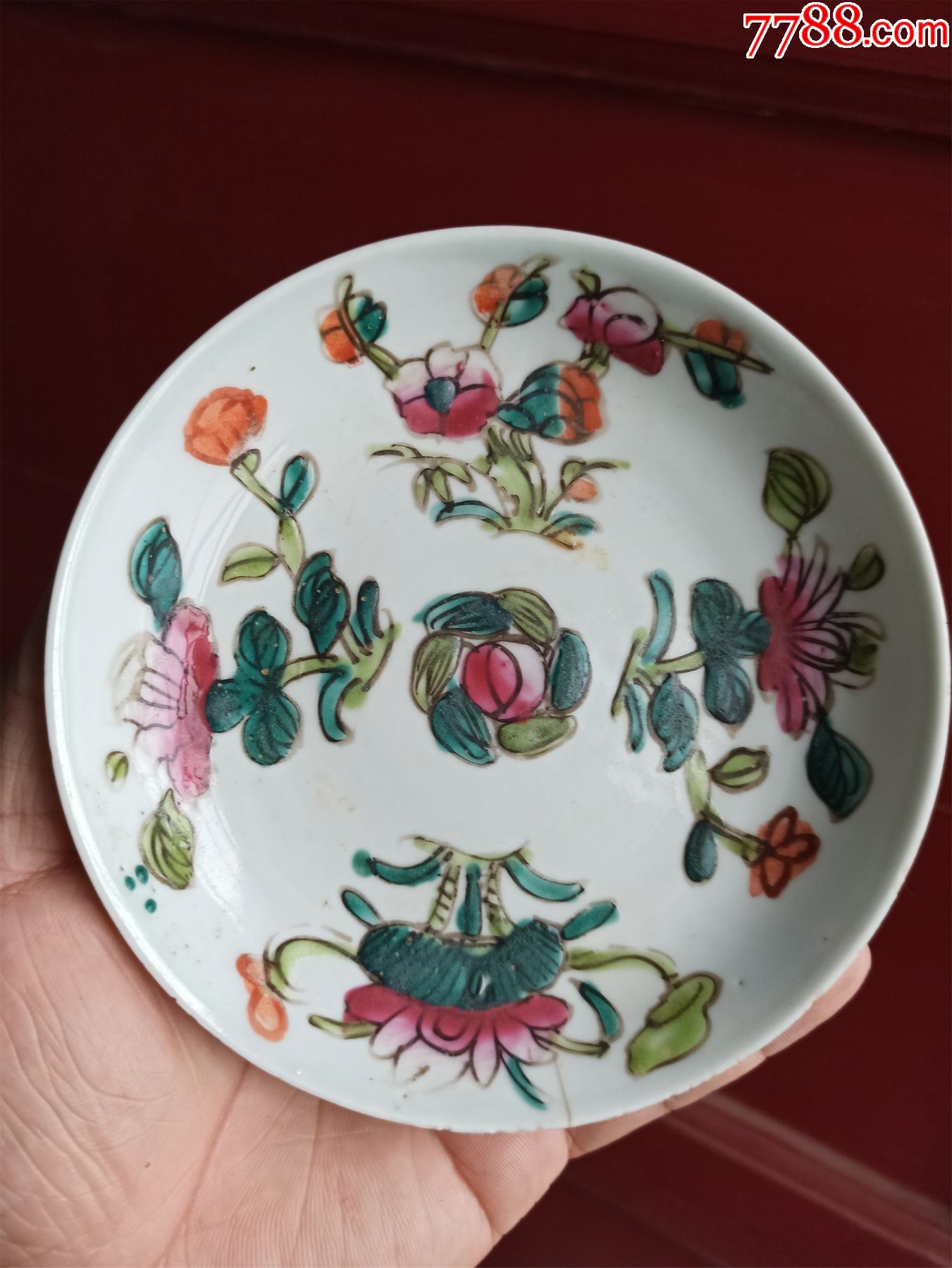 有冲线的粉彩盘子品相如图
