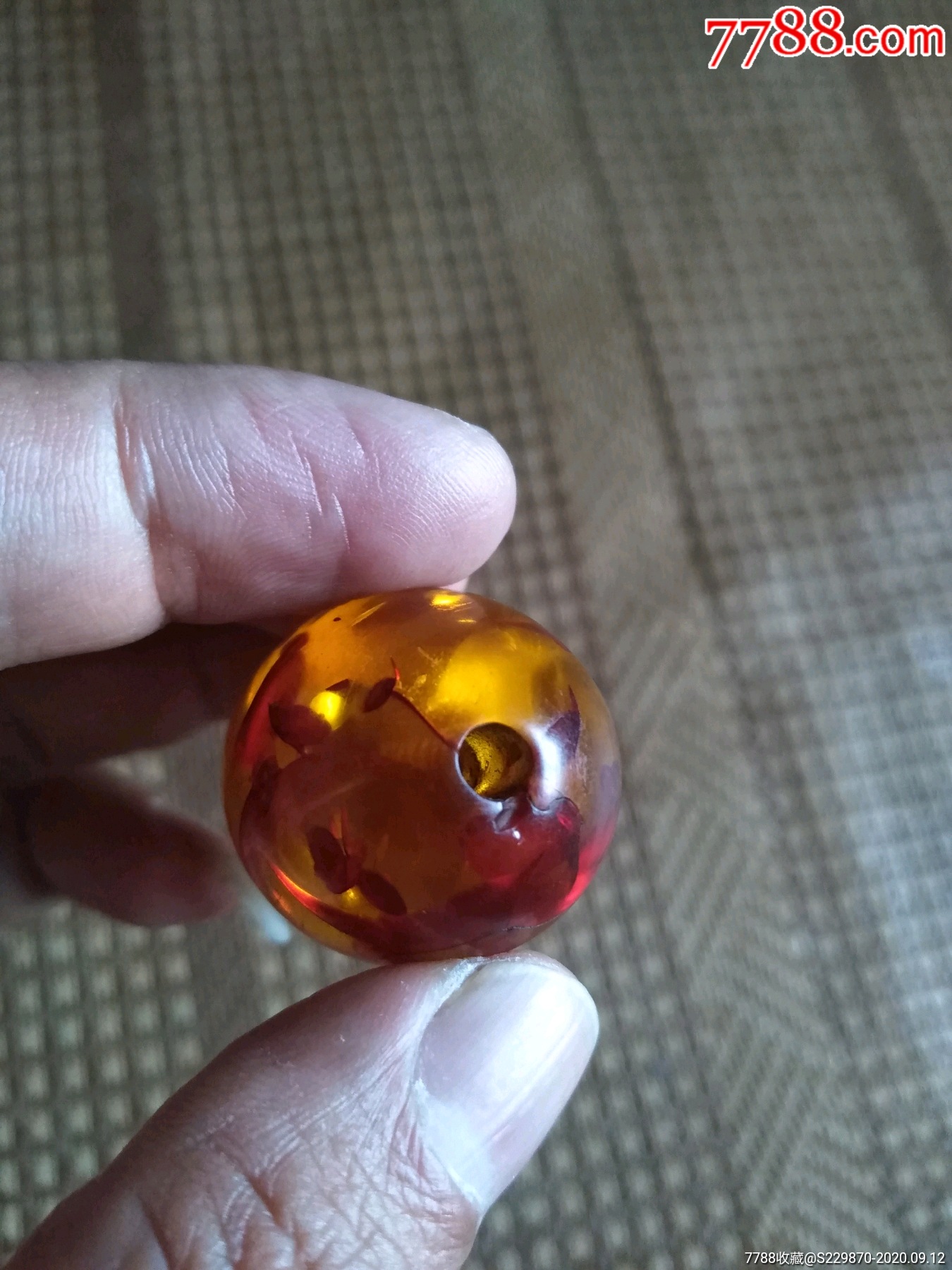 老花琥珀珠一颗