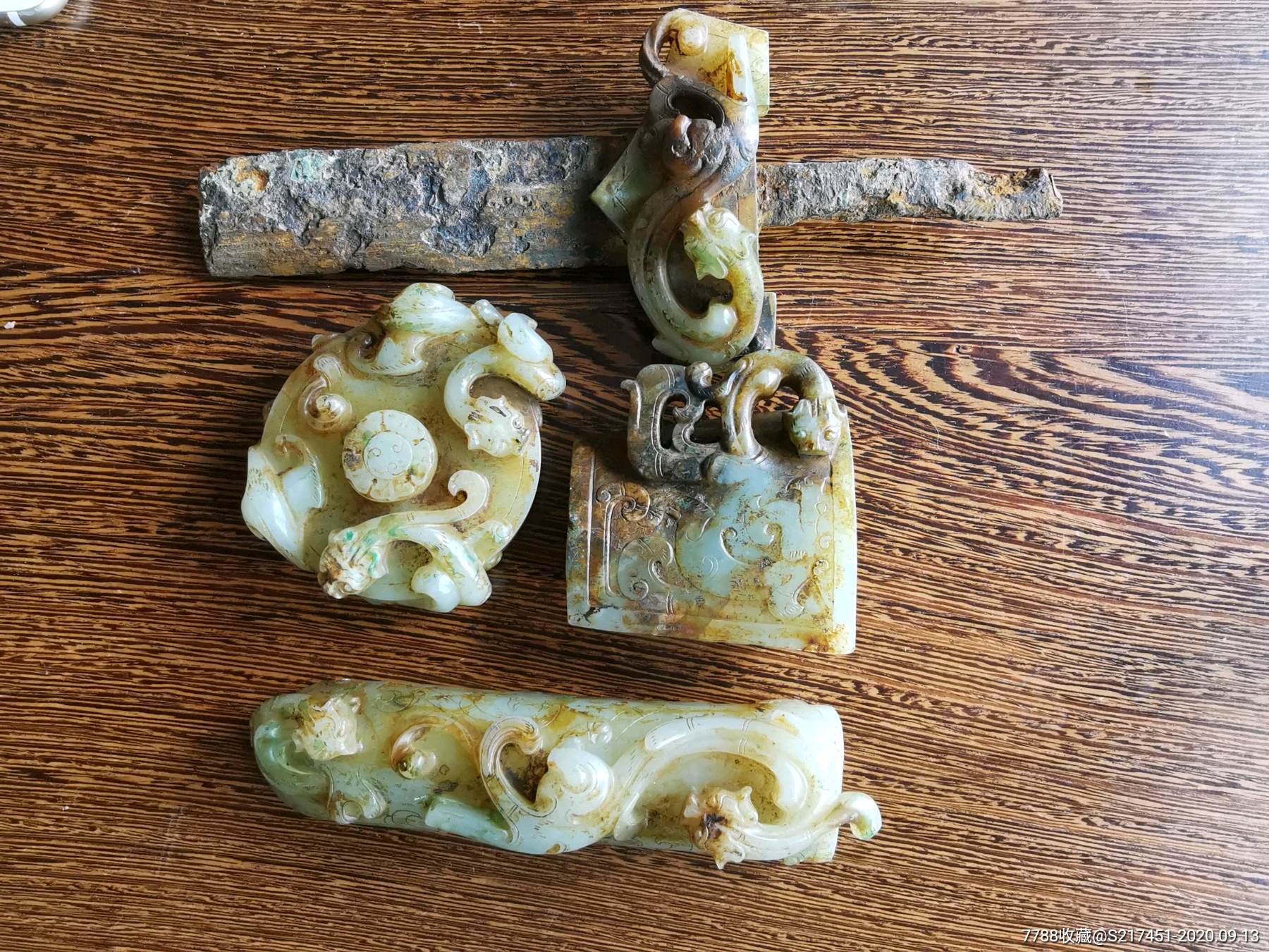 汉代白玉高浮雕螭龙剑饰