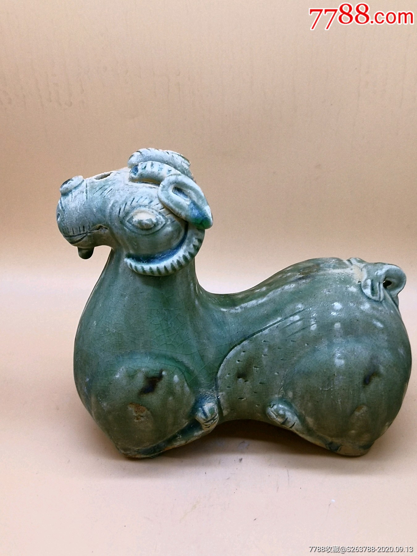 青瓷羊尊