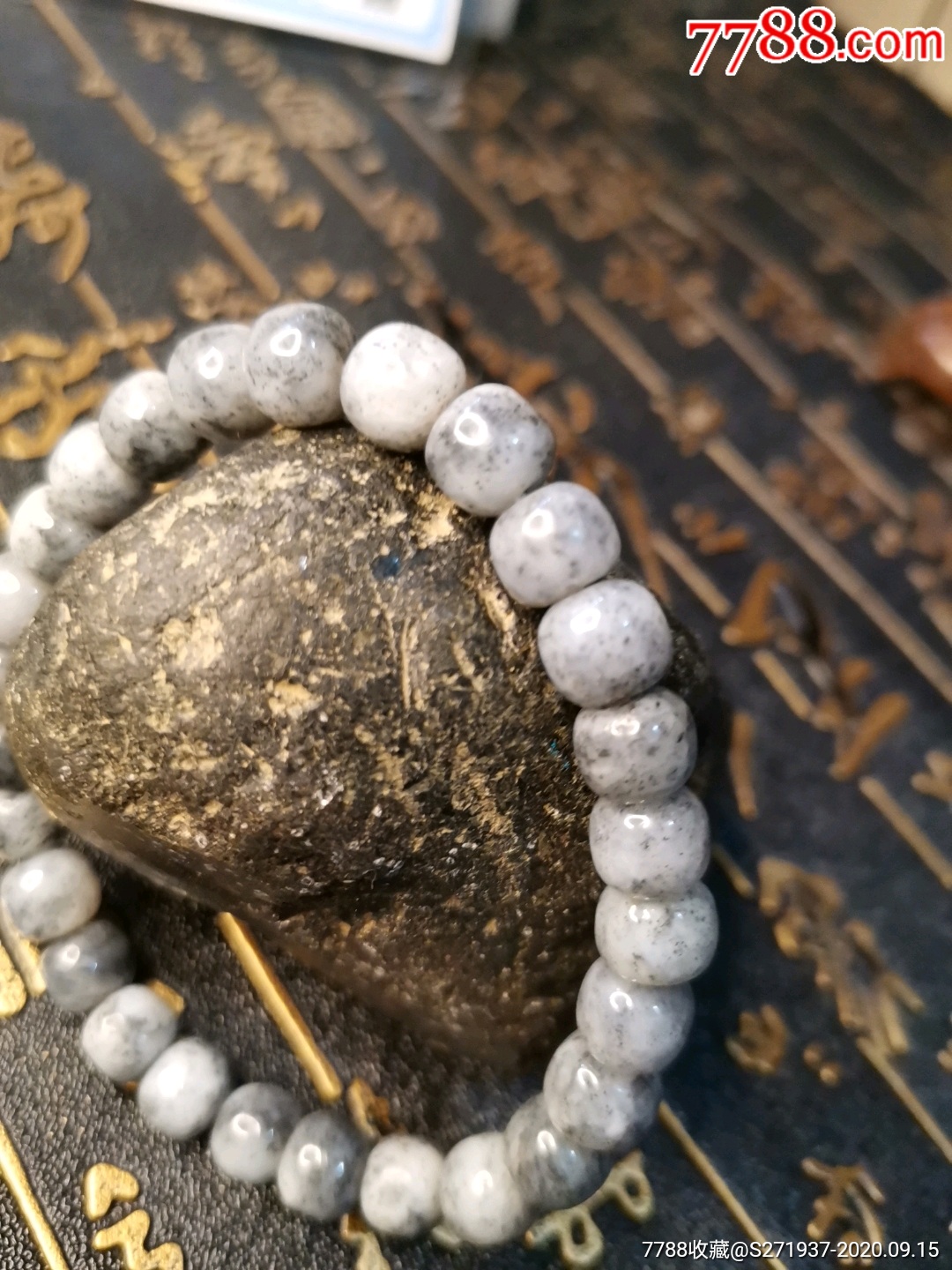 【精品】正宗和田玉籽料草花沁手串带证书