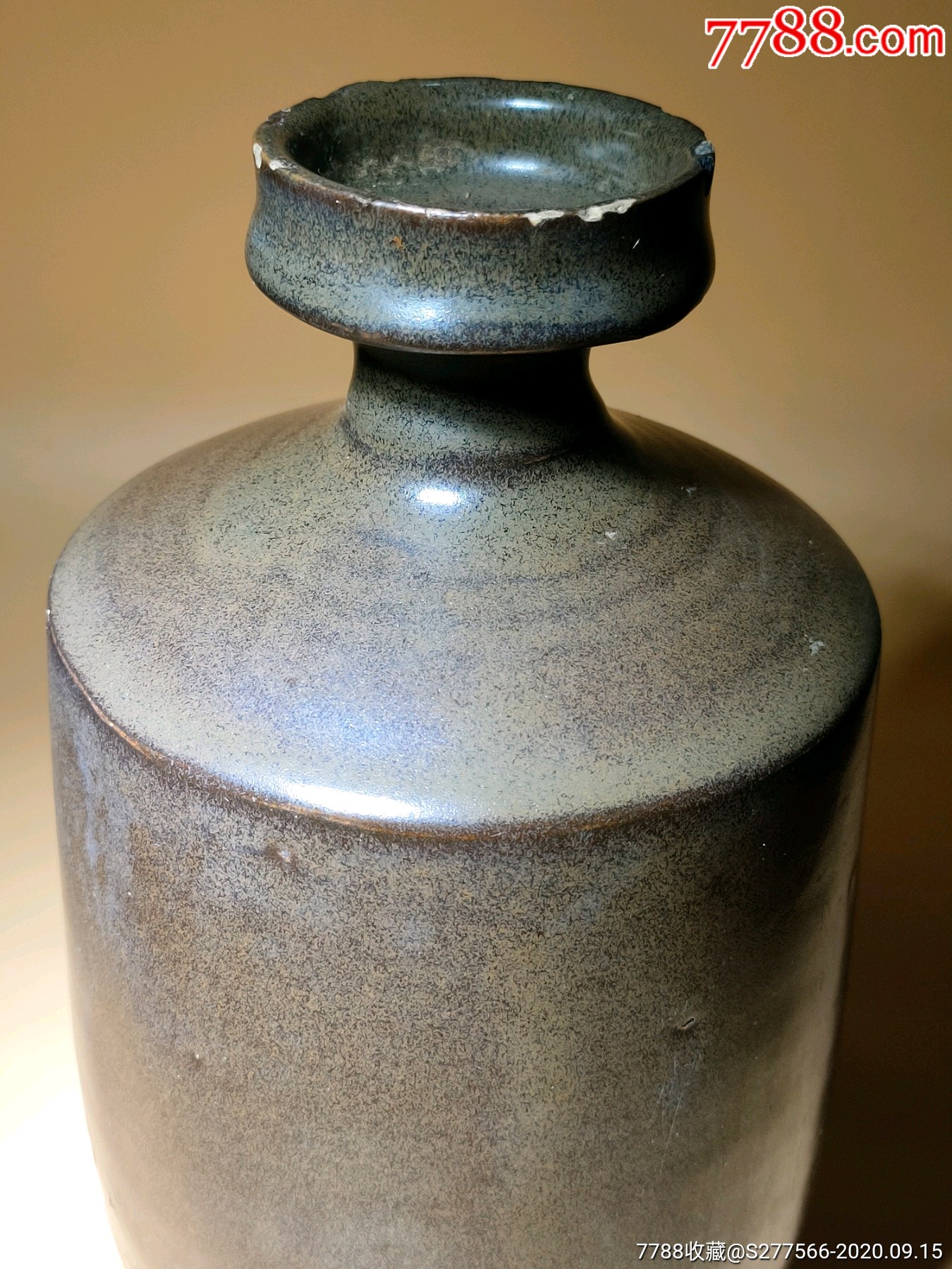 明代茶叶末釉酒壶长颈盘口瓶