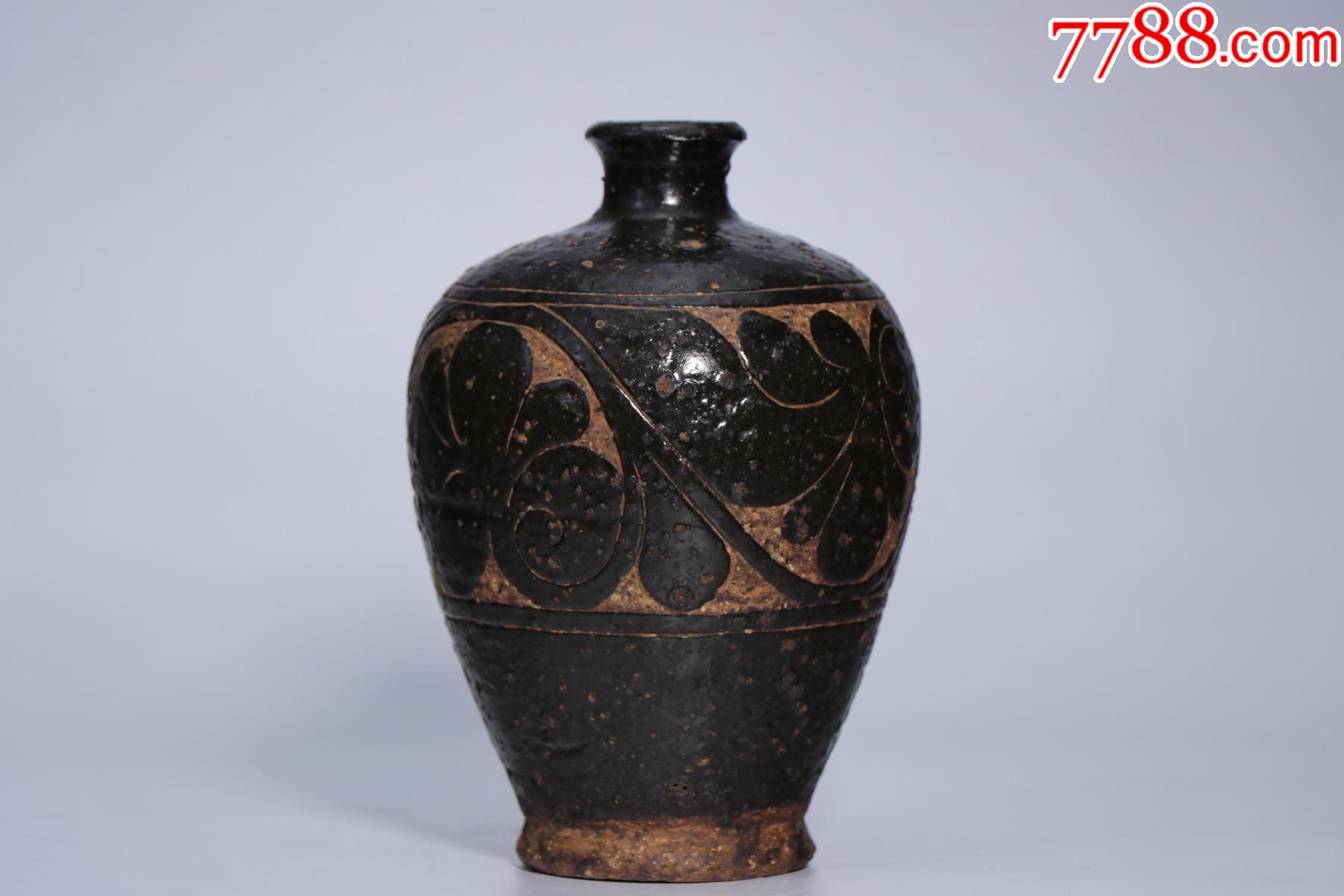金代黑釉剃刻矮梅瓶
