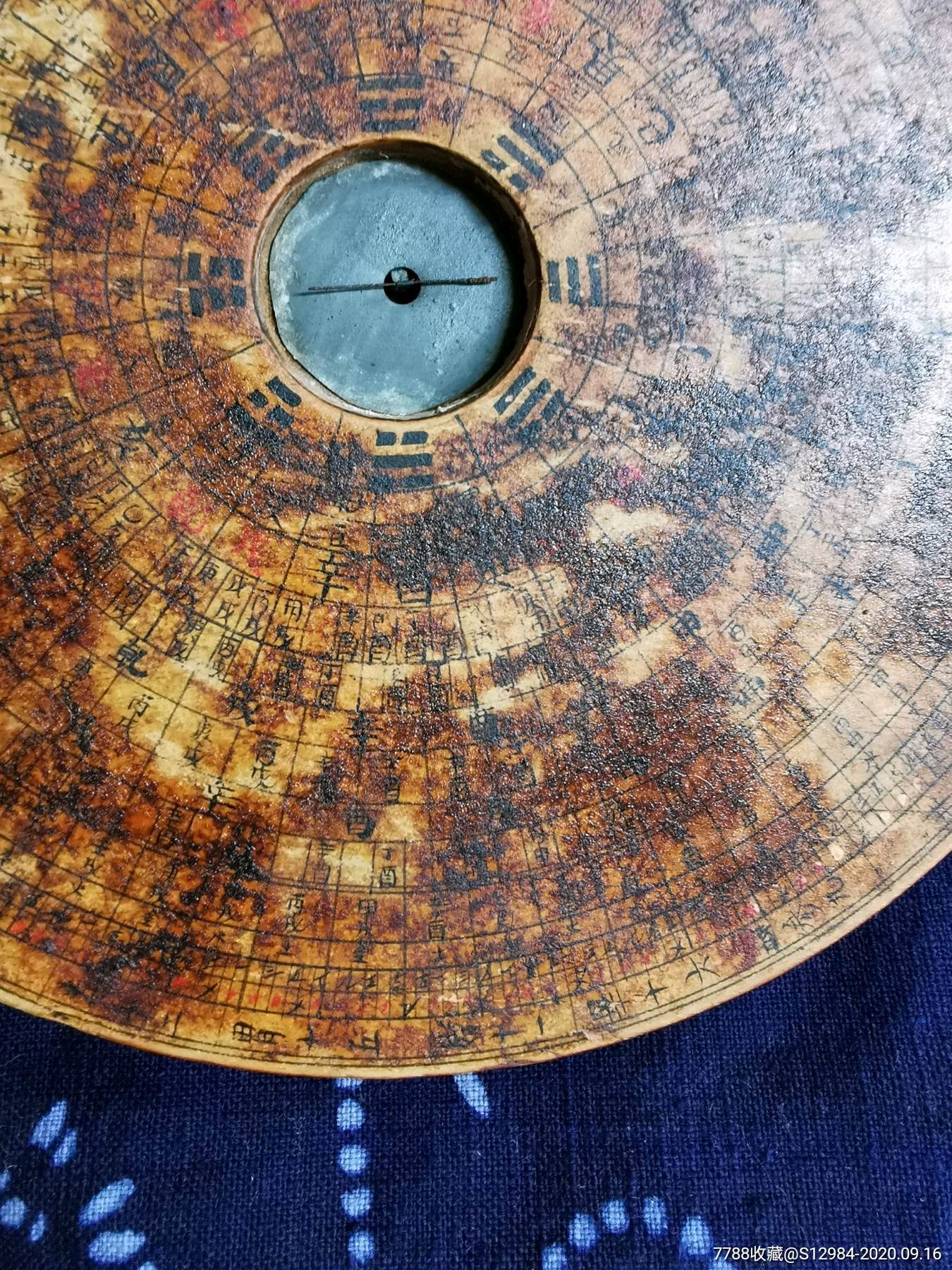 清代罗盘制作大师吴鲁衡罗盘直径16.5厘米,厚2厘米.