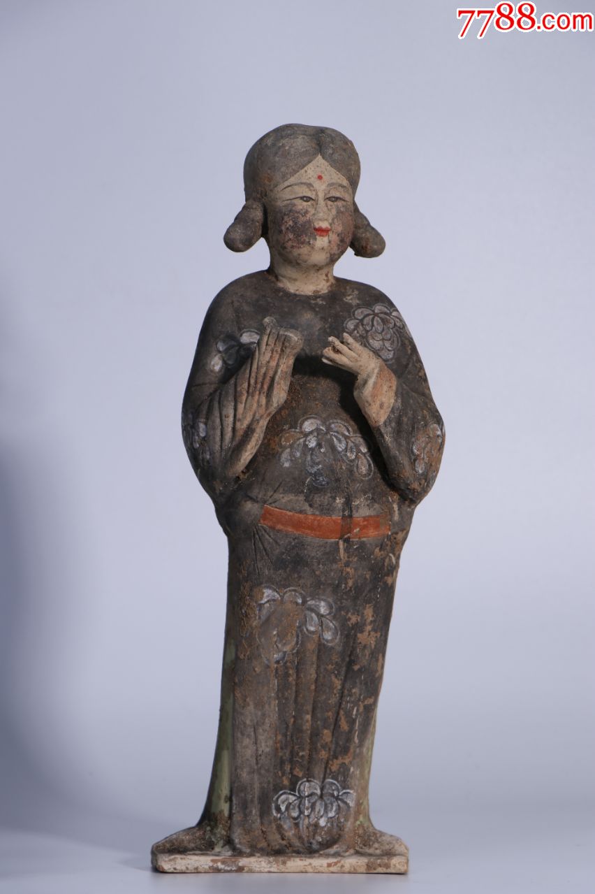 唐代彩绘侍女佣