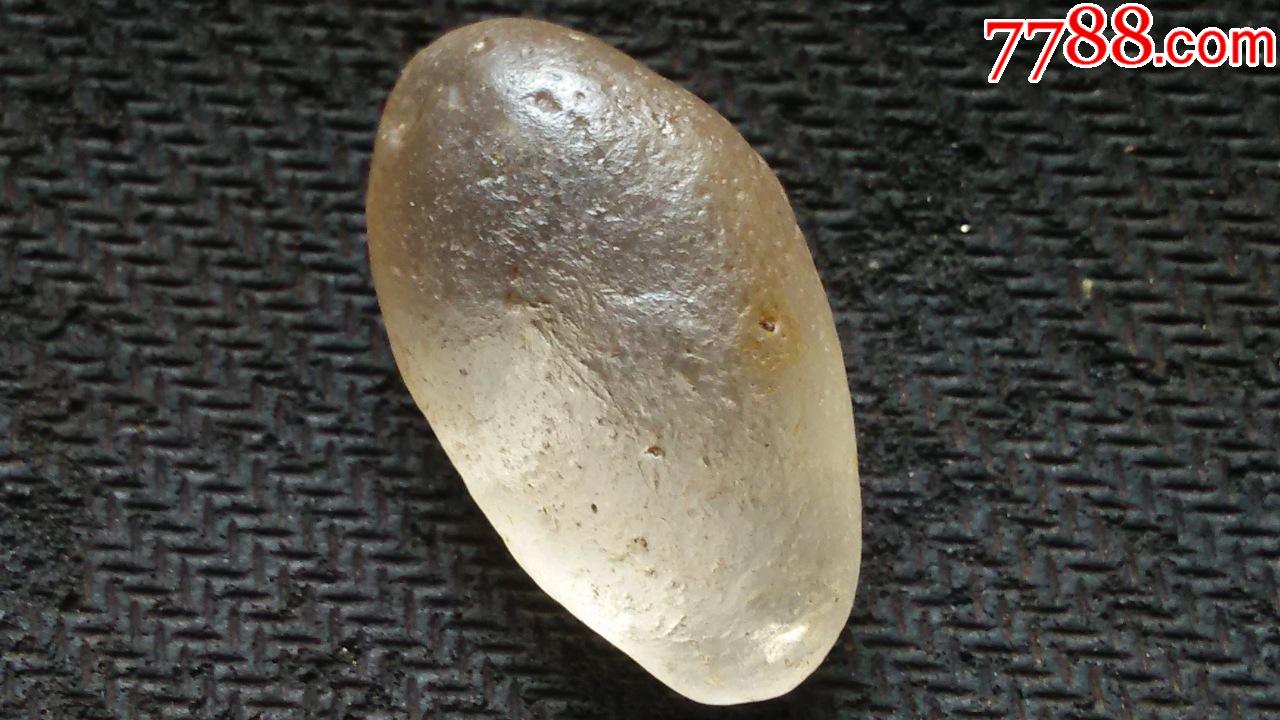 天然玻璃陨石原石一颗