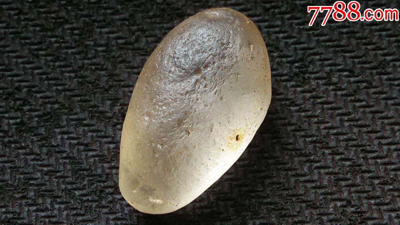 天然玻璃陨石原石一颗