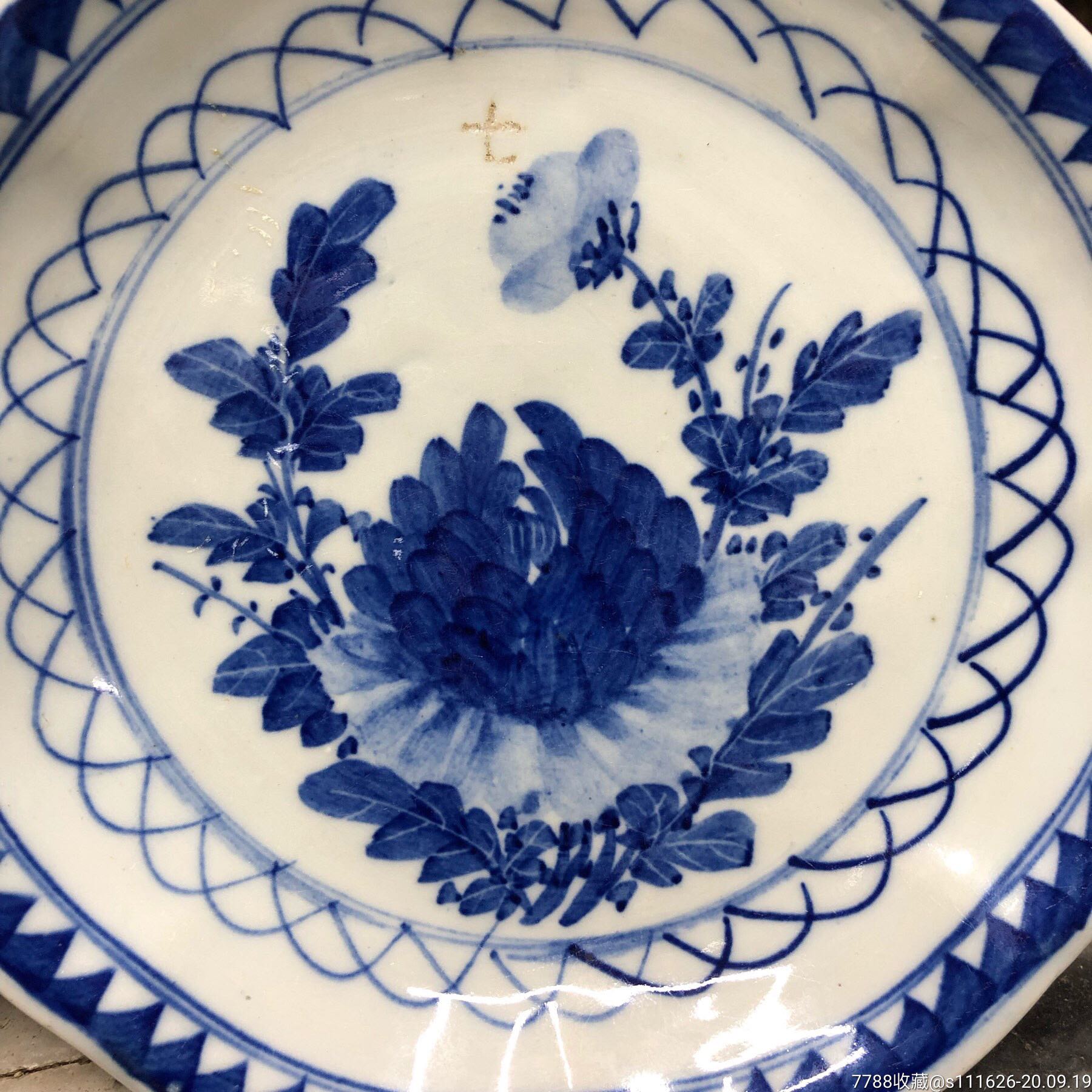 民国时期-青花花卉纹葵口大盘