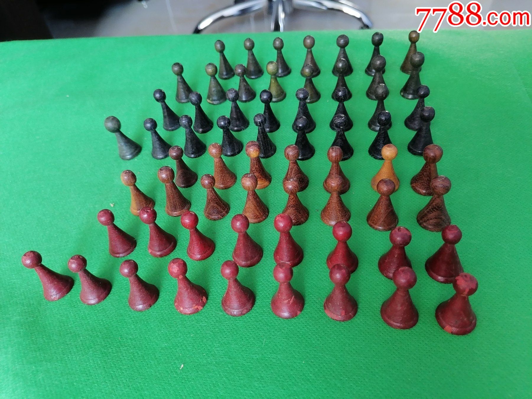 老式四色木质跳棋子【64】个_跳棋【诚成藏品】_第1张_7788钟表收藏