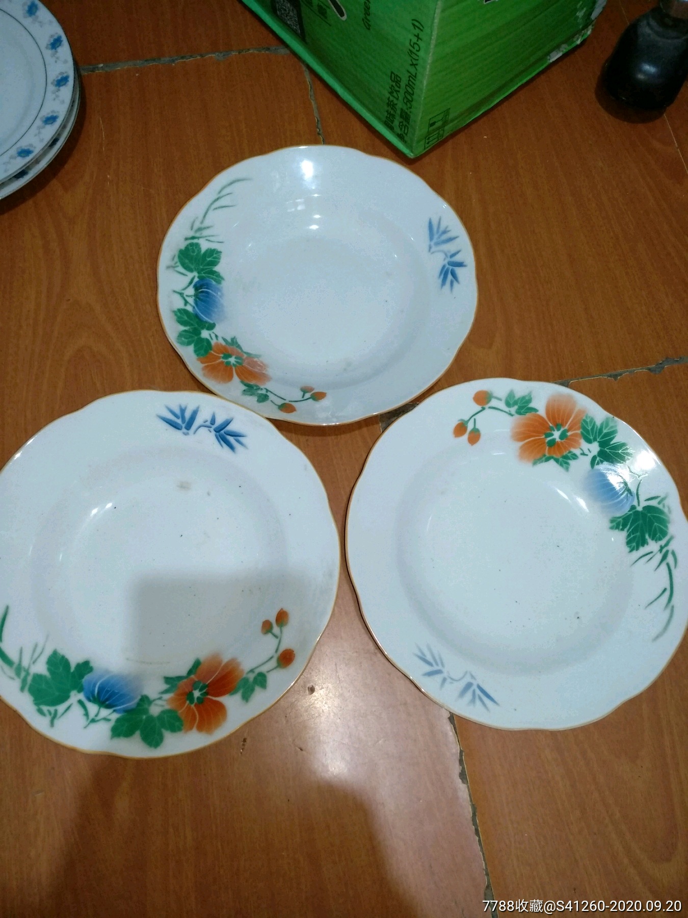 文革时期景德镇喷绘盘子三个