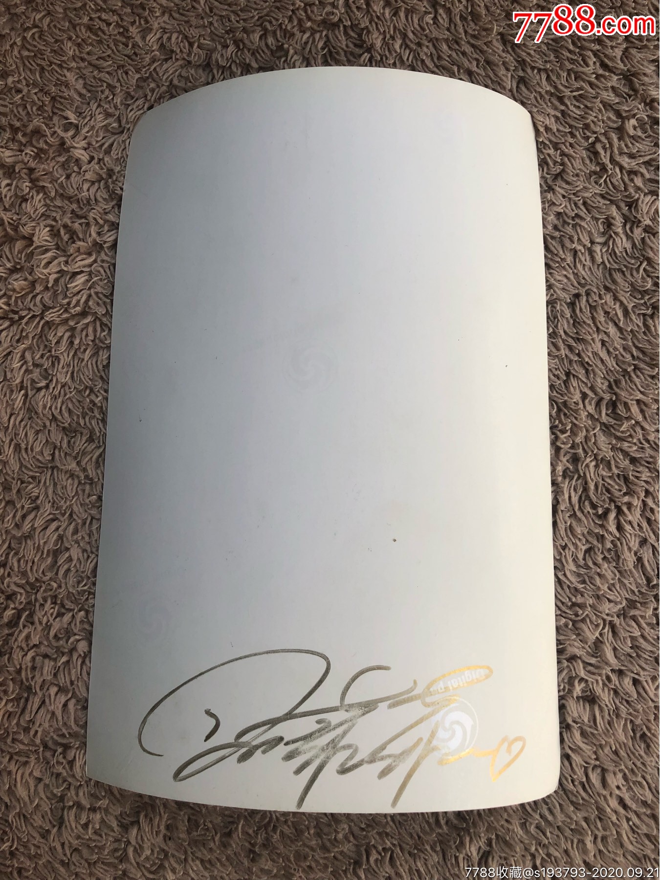 歌手王菲菲签名照片