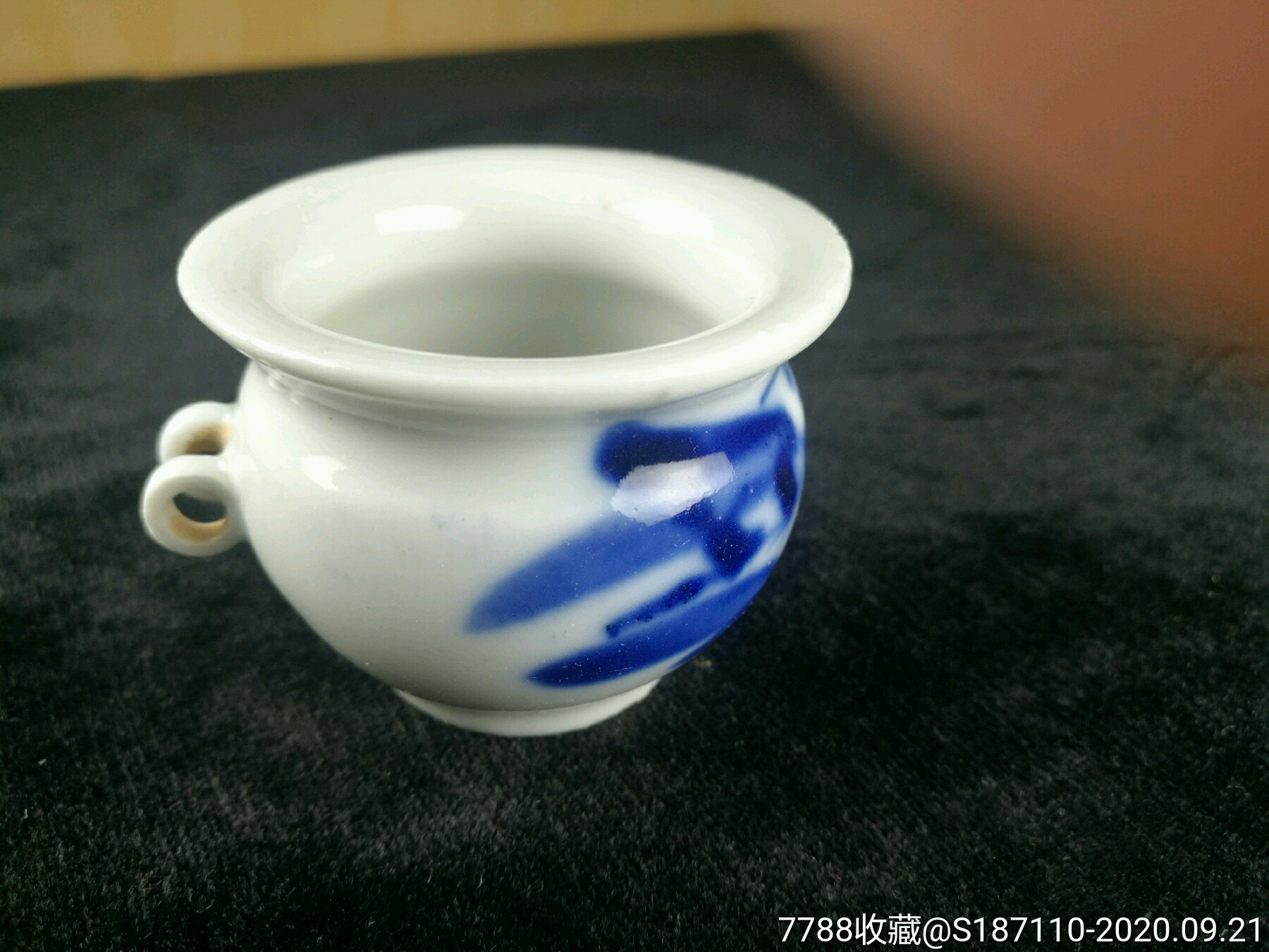 清代青花瓷鸟食罐