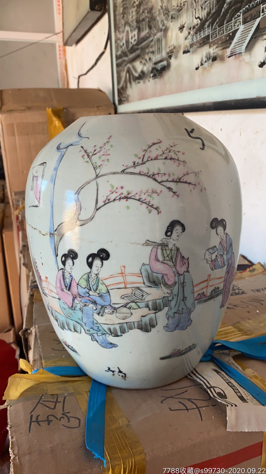 民国粉彩桃花美女人物冬瓜罐