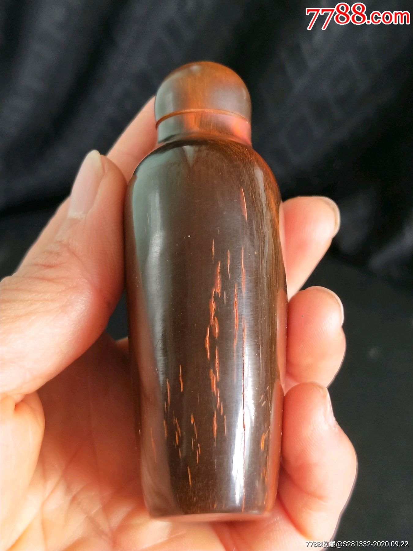 牛角鼻烟壶一个