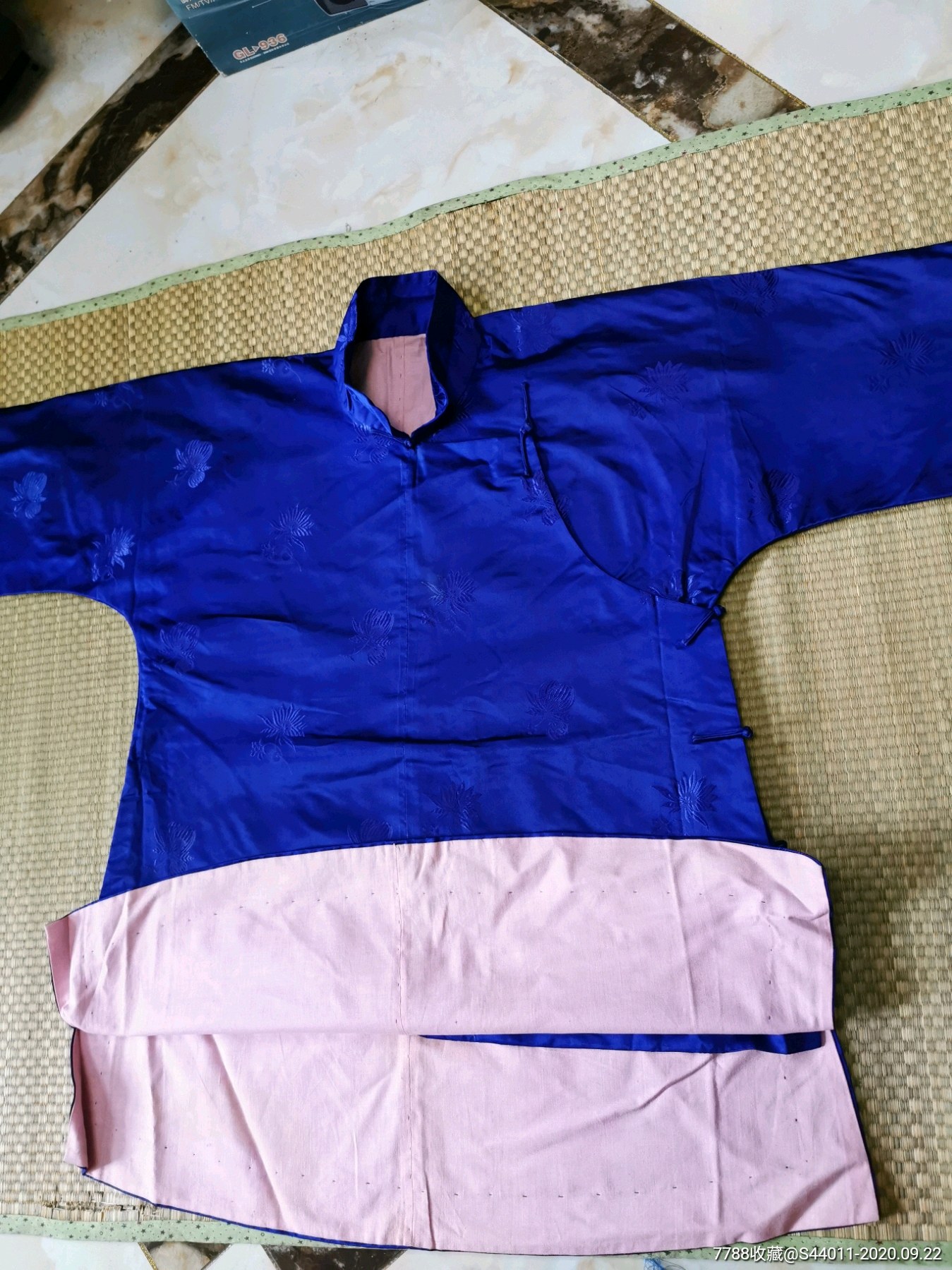 民国丝绸大襟衣服标价为1件价