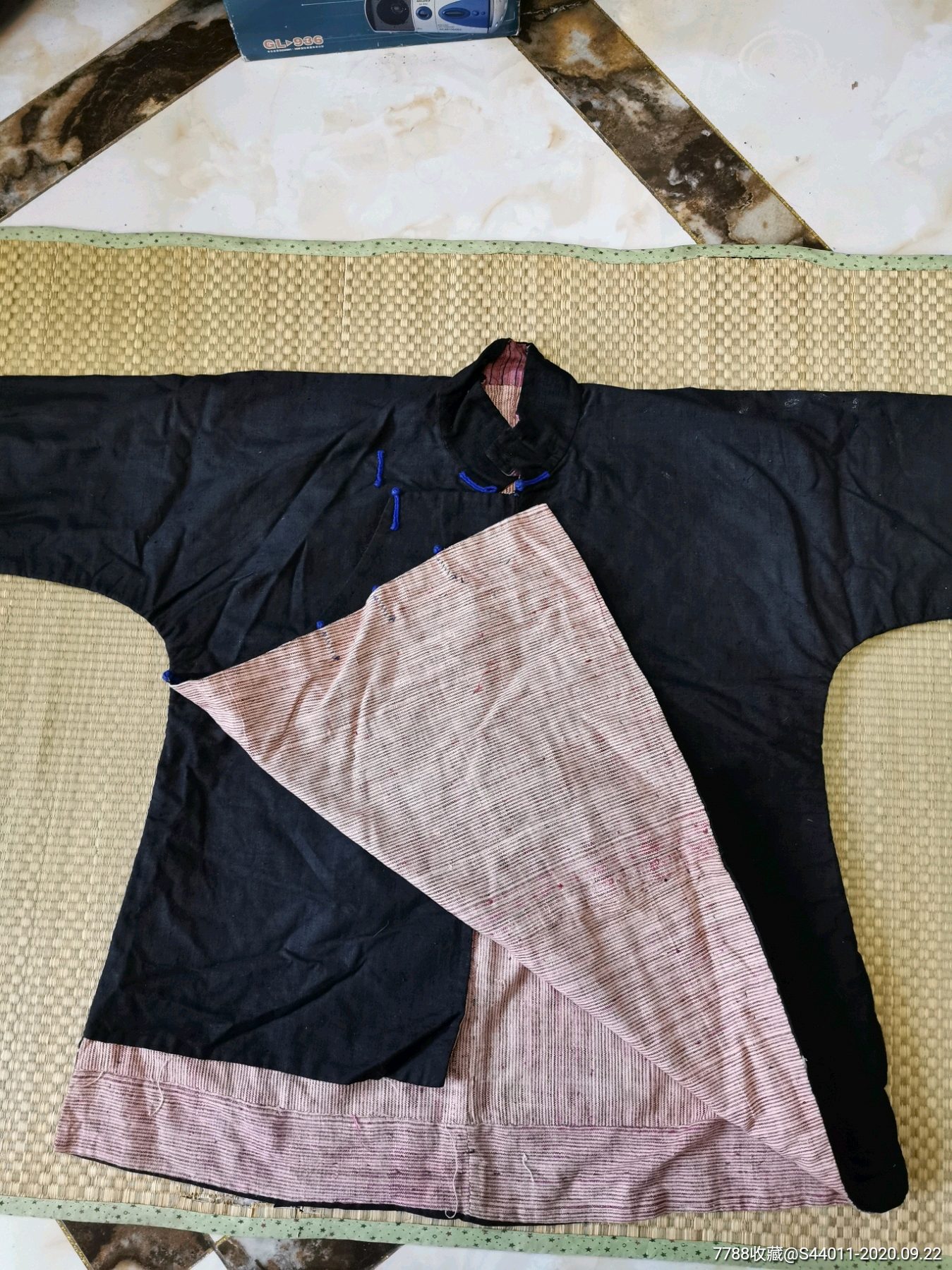 民国丝绸大襟衣服标价为1件价