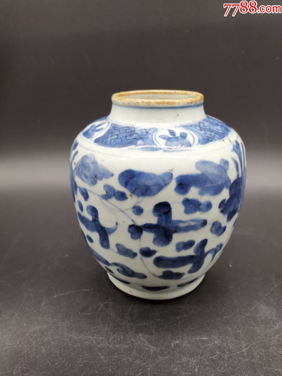 明代兔子款青花花卉纹罐