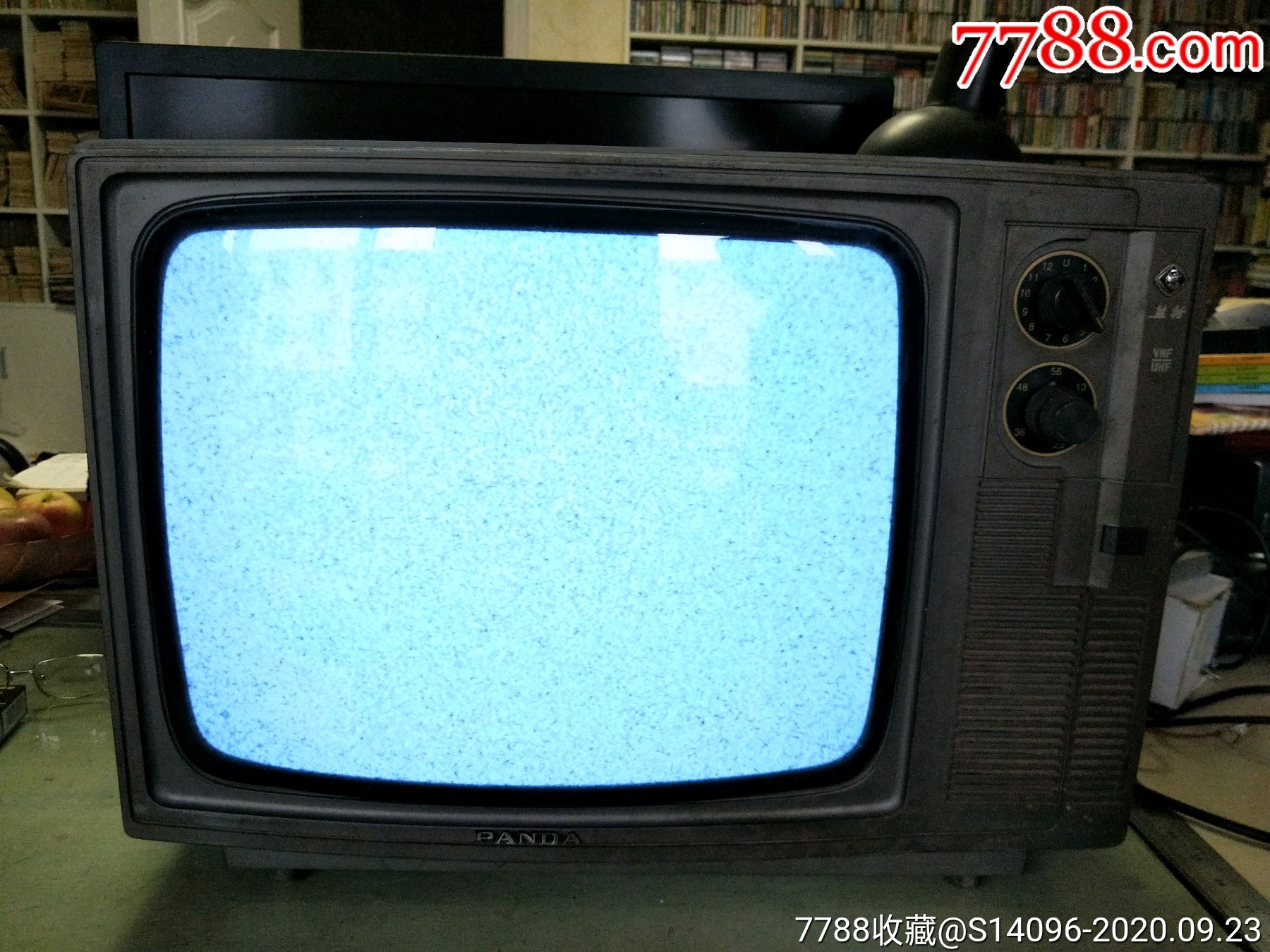 17寸熊猫牌黑白电视机图片