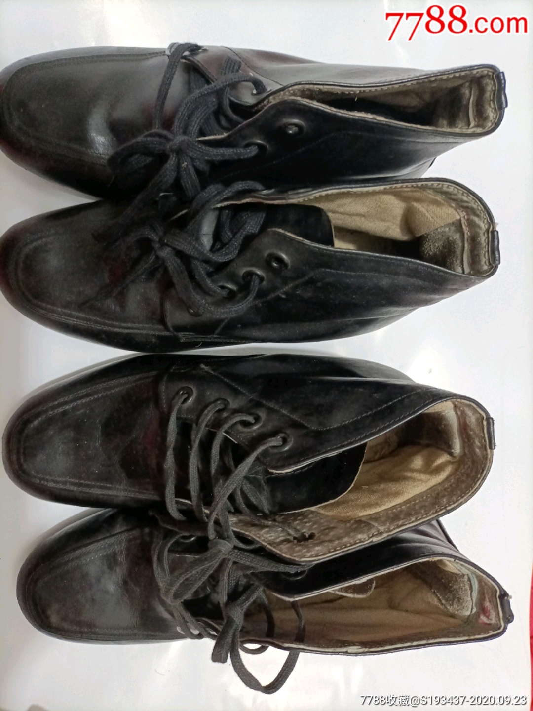 品相非常好的70年代老式女护士皮鞋两双