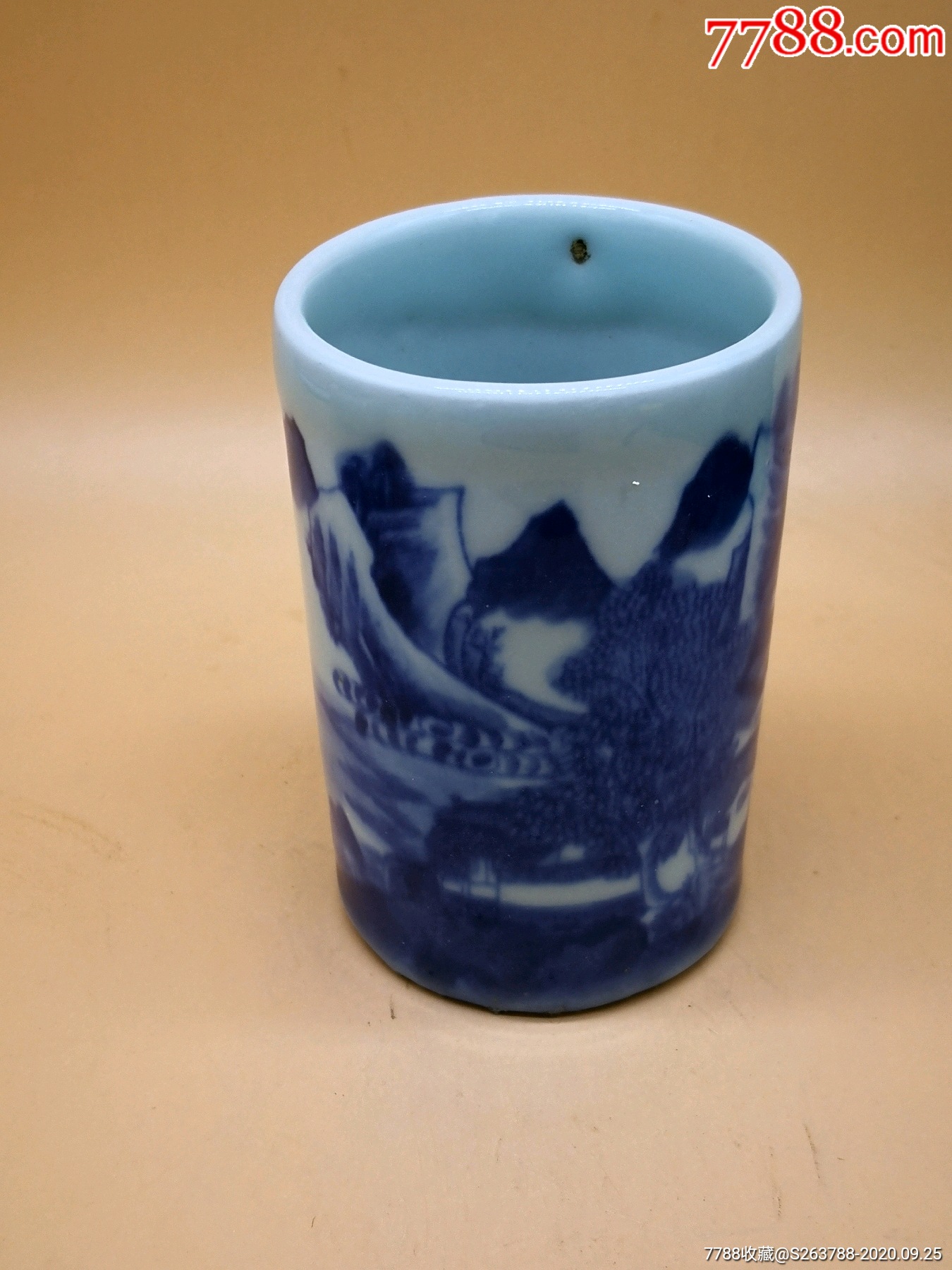 青花人物山水笔筒