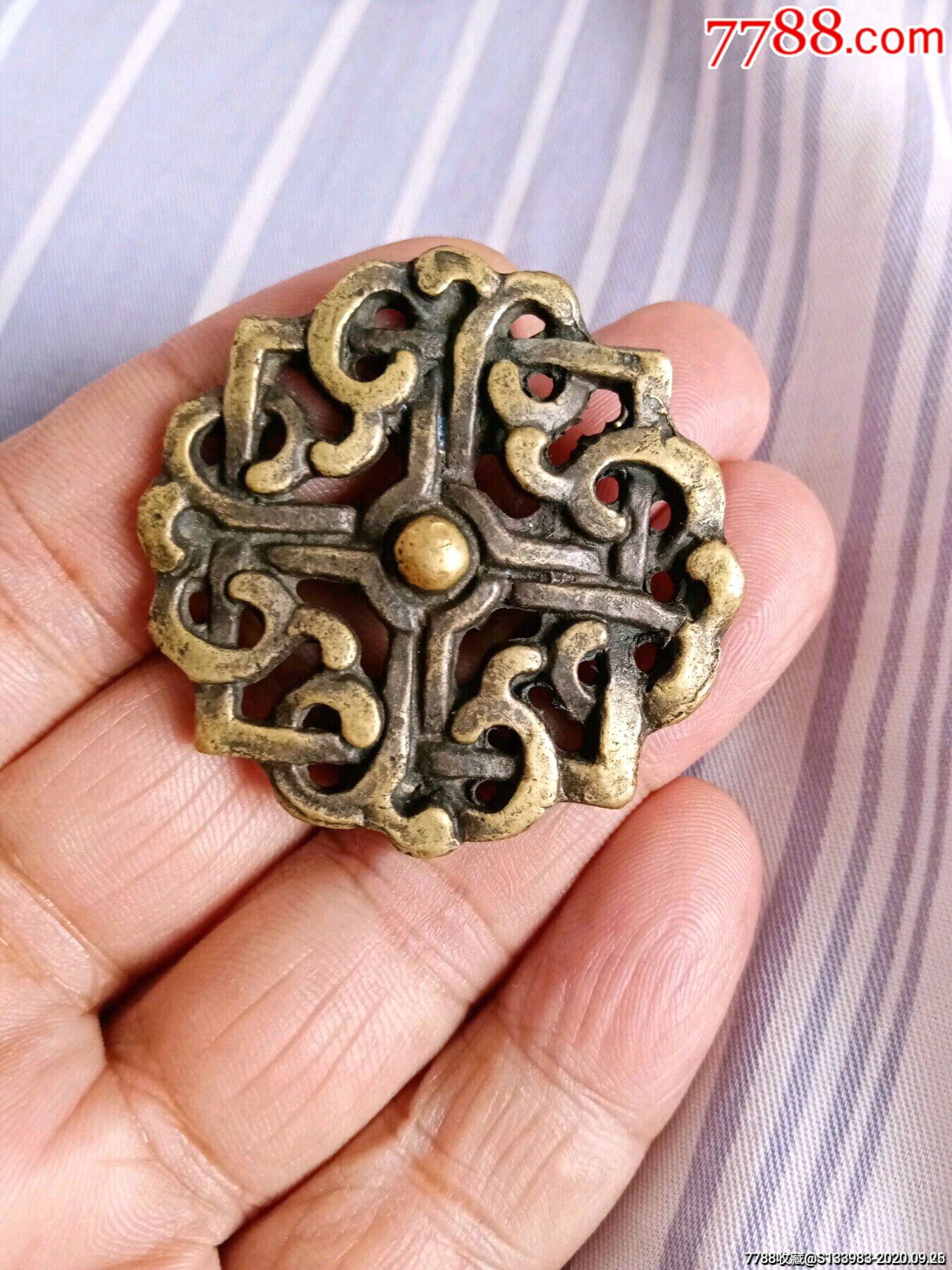 一个厚实马鞍扣