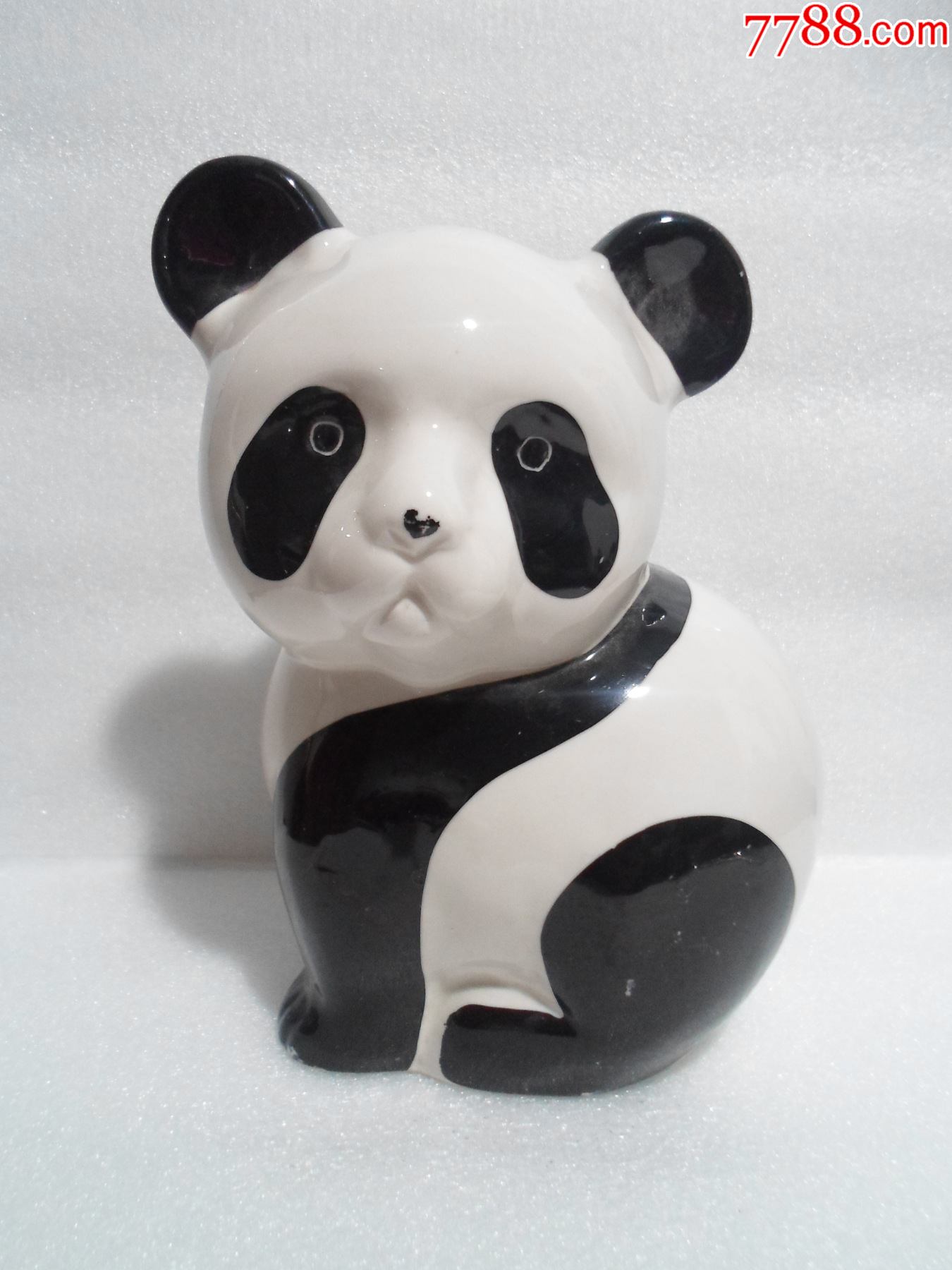 怀旧老物件七十年代坐姿熊猫瓷质老摆件