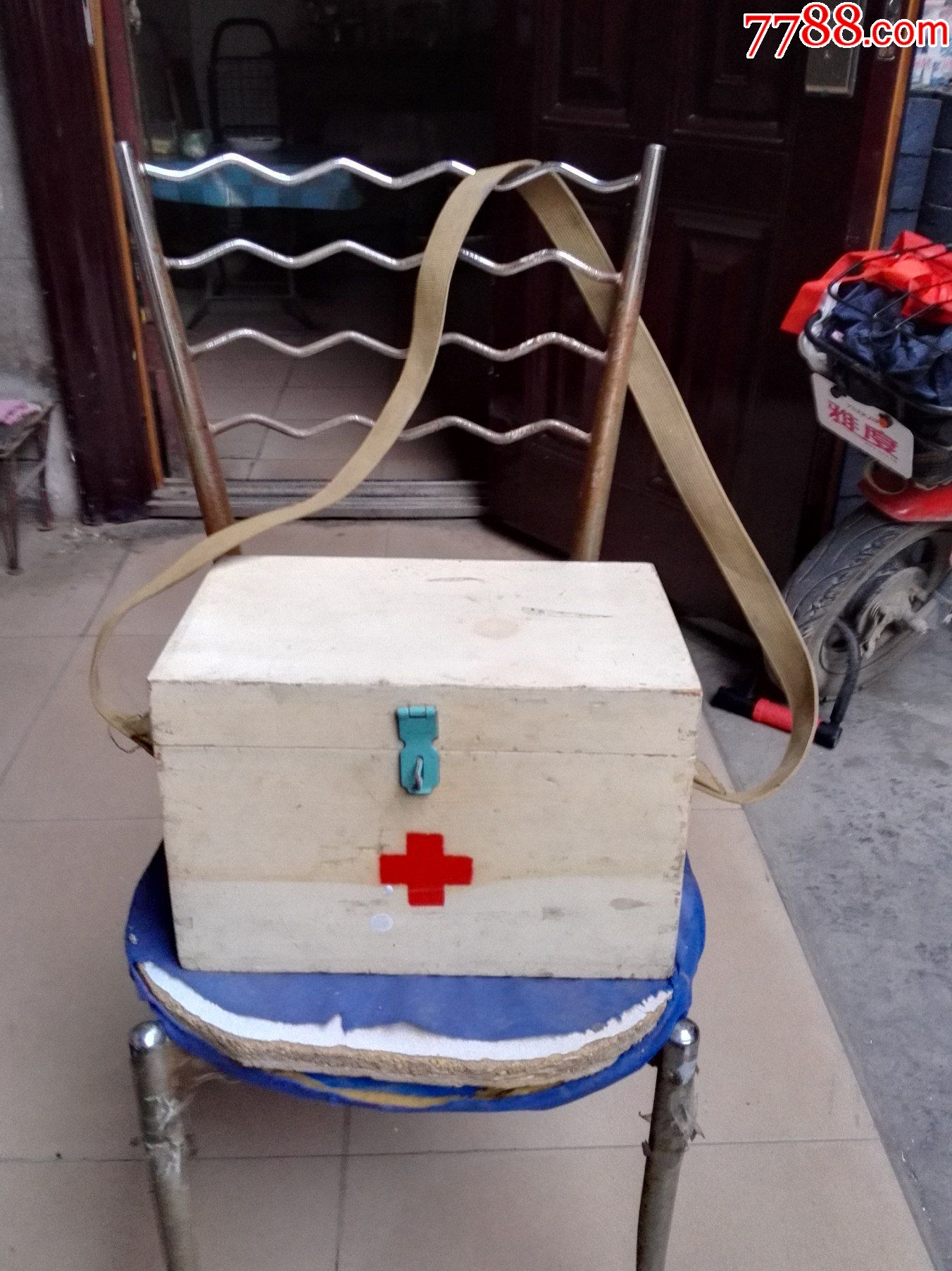 文革赤脚医生小医药箱