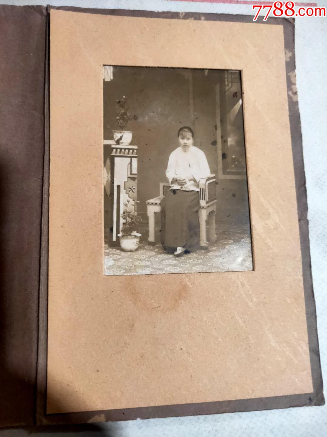 滚动鼠标滚轴,图片即可轻松放大,缩小更多"老照片