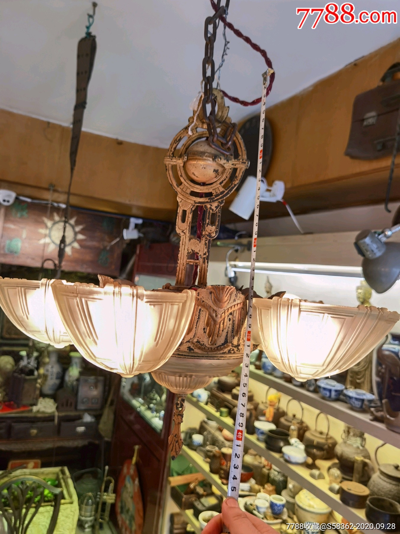 民国抗战时期云南滇越铁路火车站里的法式铜吊灯,全原老琉璃罩,活动的