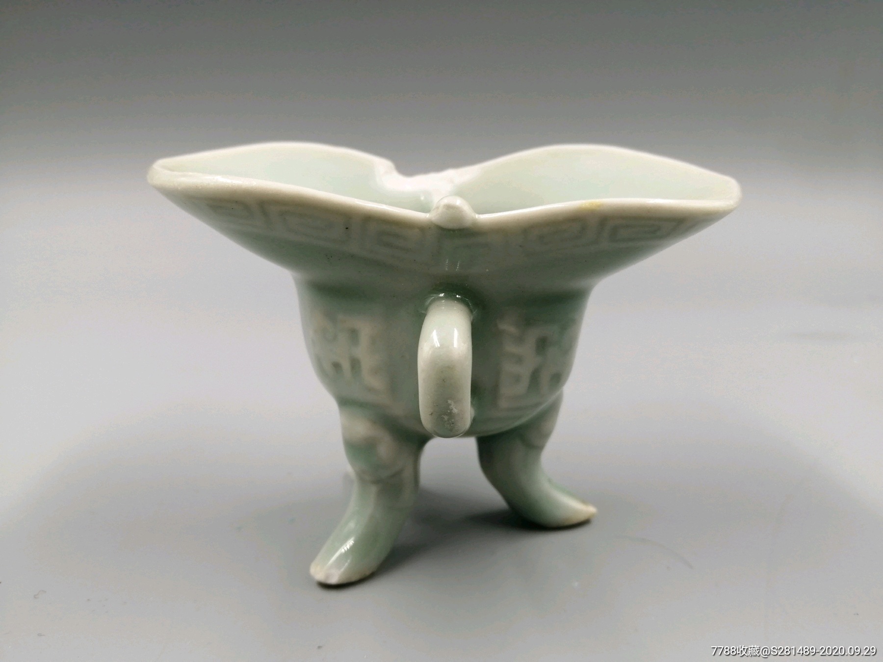 清中期豆青釉爵杯_价格500元【藏真永阁】_第1张