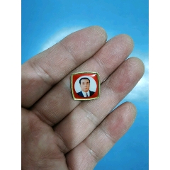 朝鲜像章/徽章/纪念章收藏/朝鲜领袖像章收藏朝鲜老像章一枚