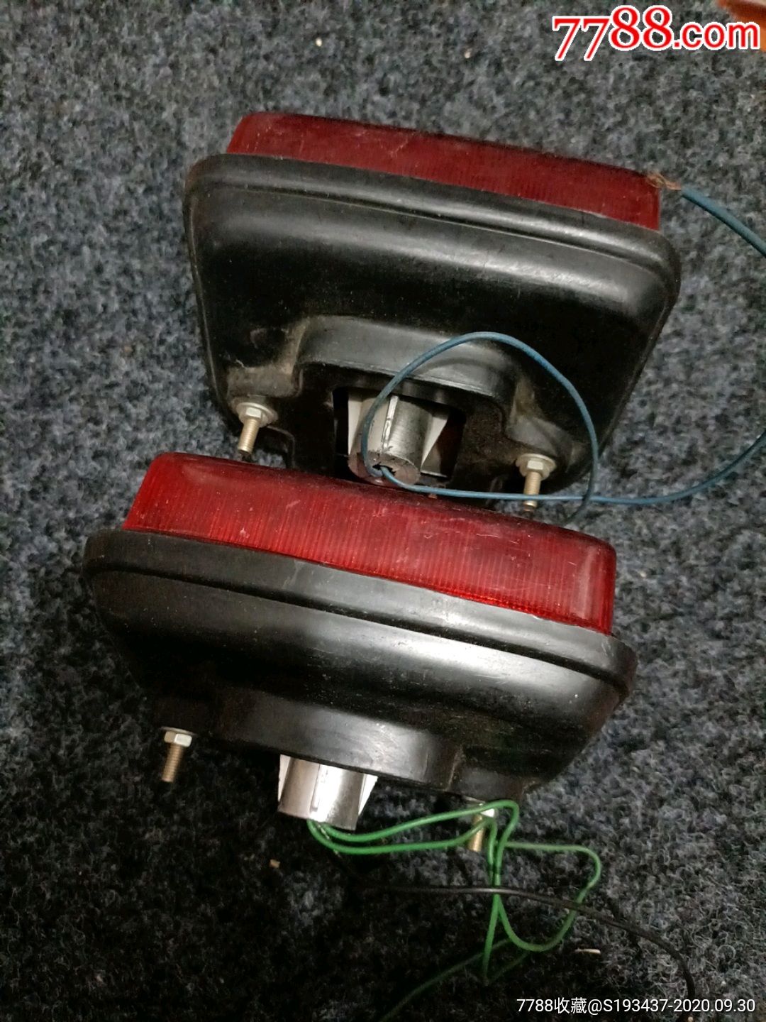 老式摩托车配件一些