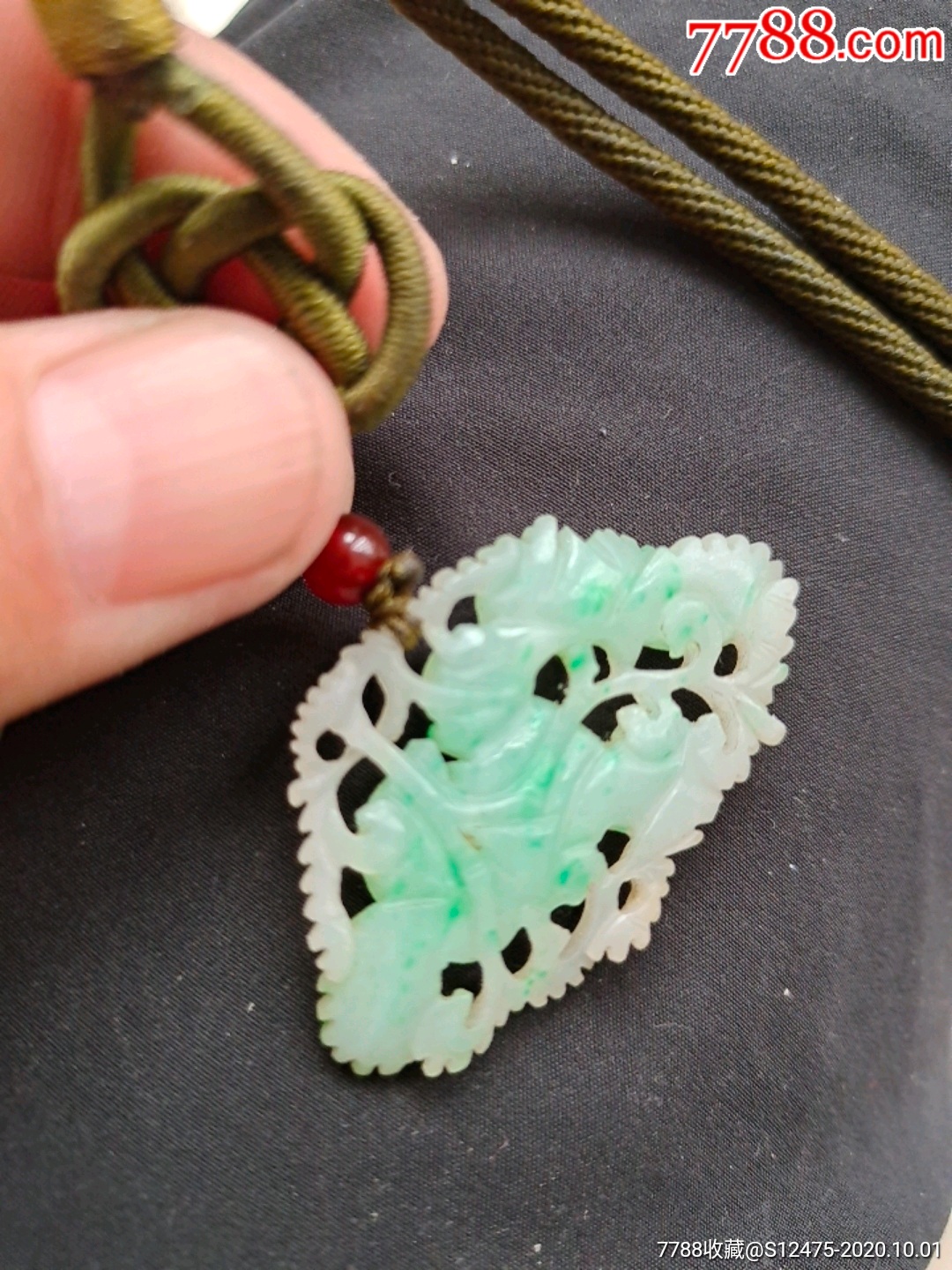 明代双面功翡翠挂件