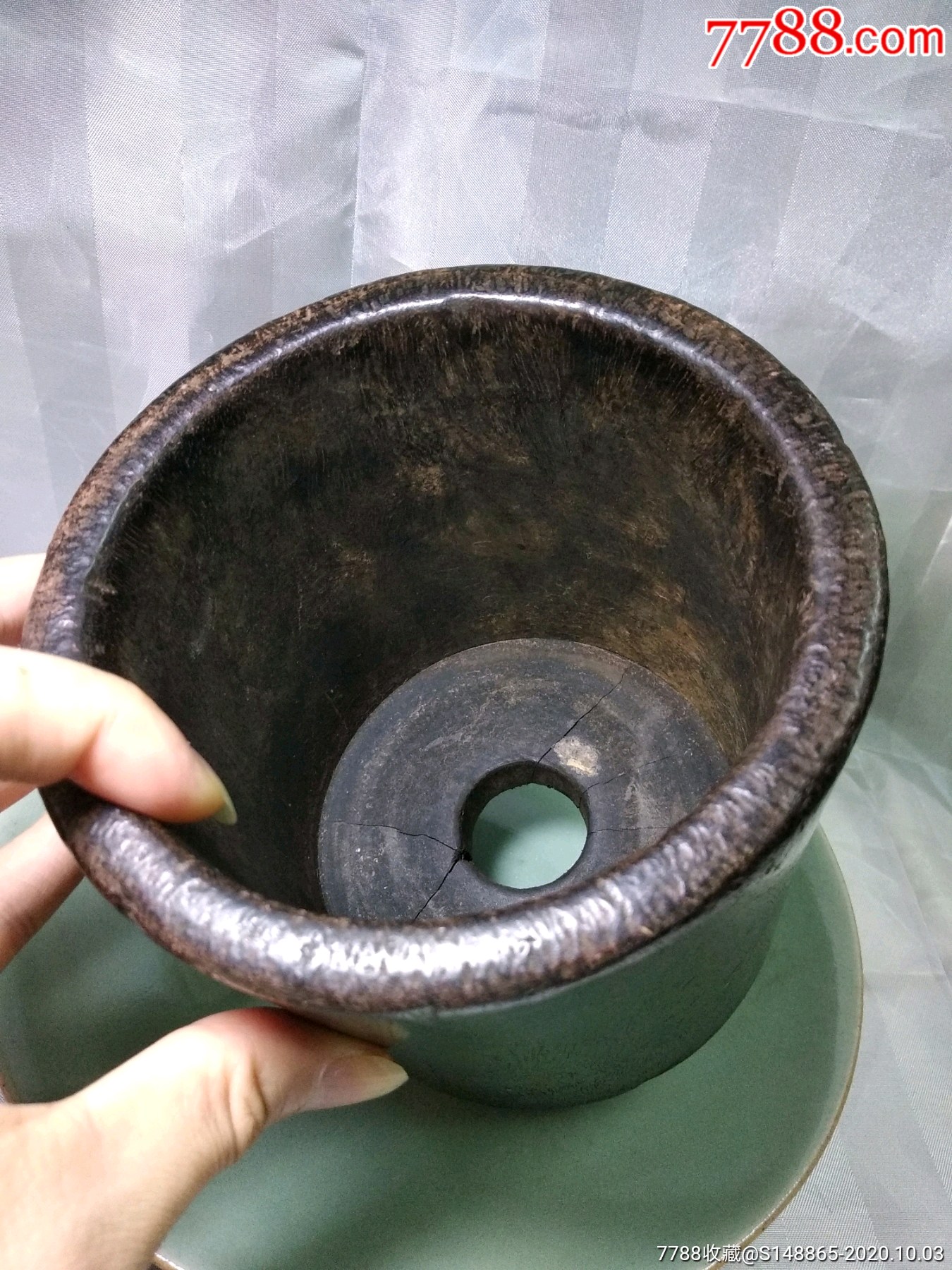 清代早期的一件紫檀笔筒一个,紫檀老料老笔筒厚重老皮壳.