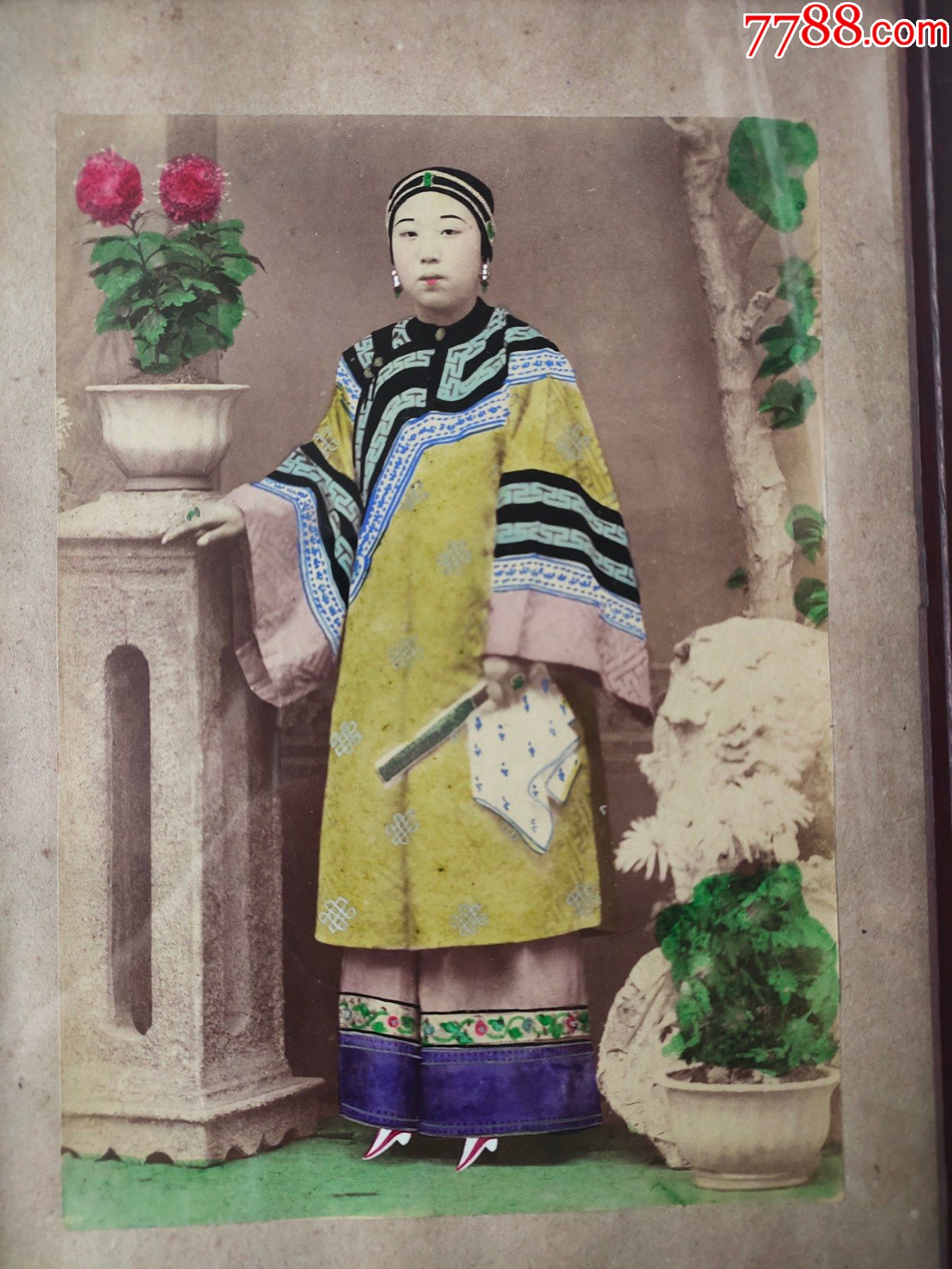 清代手工上色小脚美女照片尺寸大