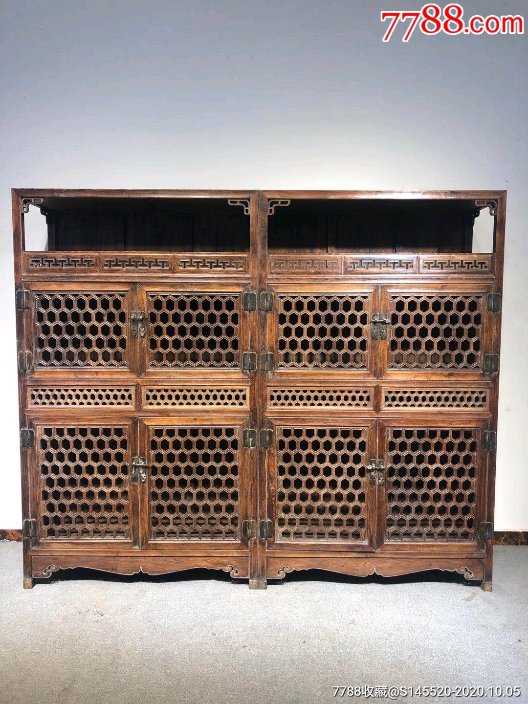 清代中期,海南黄花梨龟背纹书柜,万历柜榫卯结构包浆浑厚,完美全品单