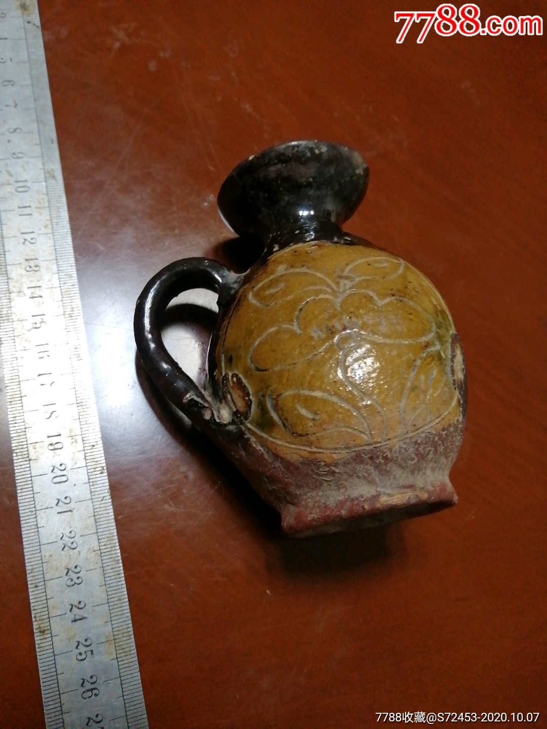 民国,手执发油壶