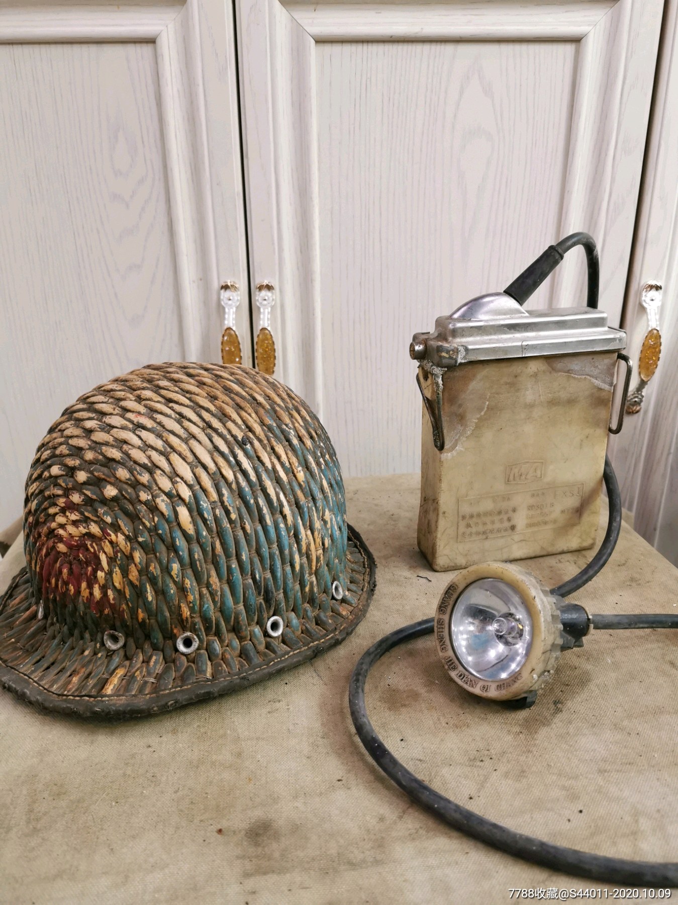 早期老矿灯,矿工柳条安全帽