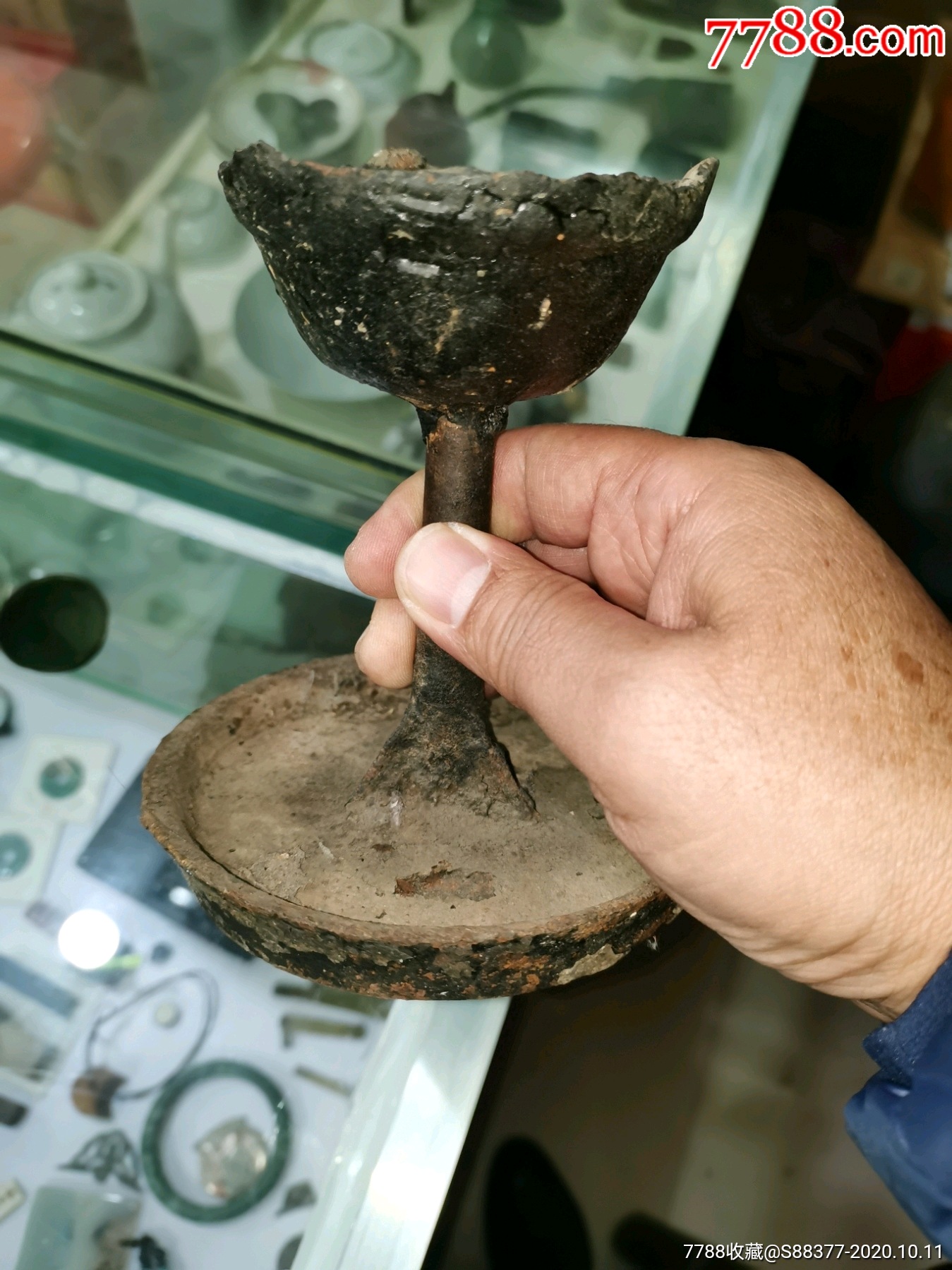 少见的小高脚铁油灯