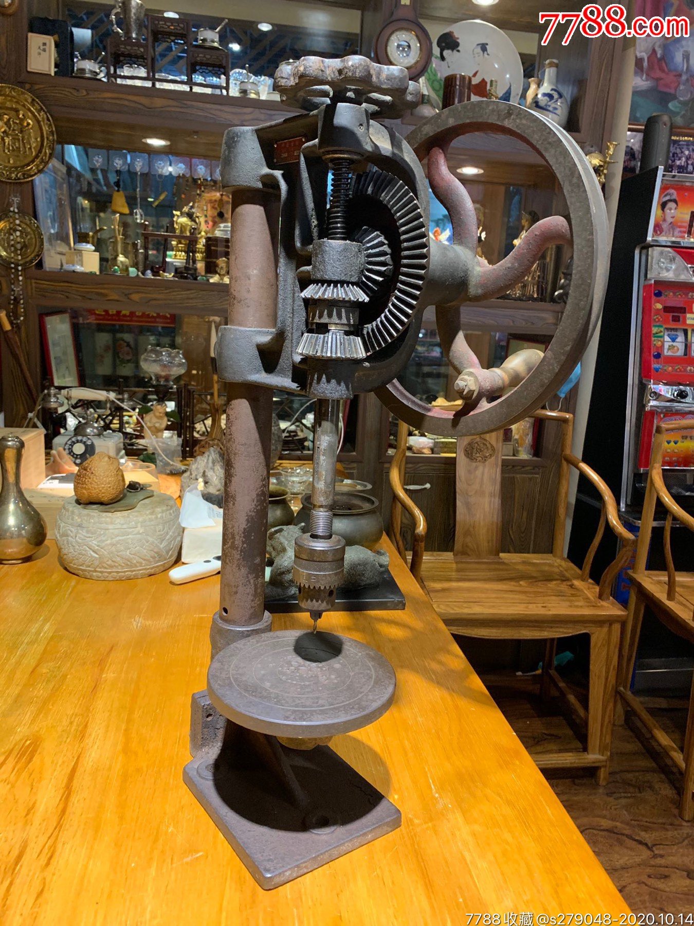 1973年,国营上海飞跃工具厂制造的手摇台钻