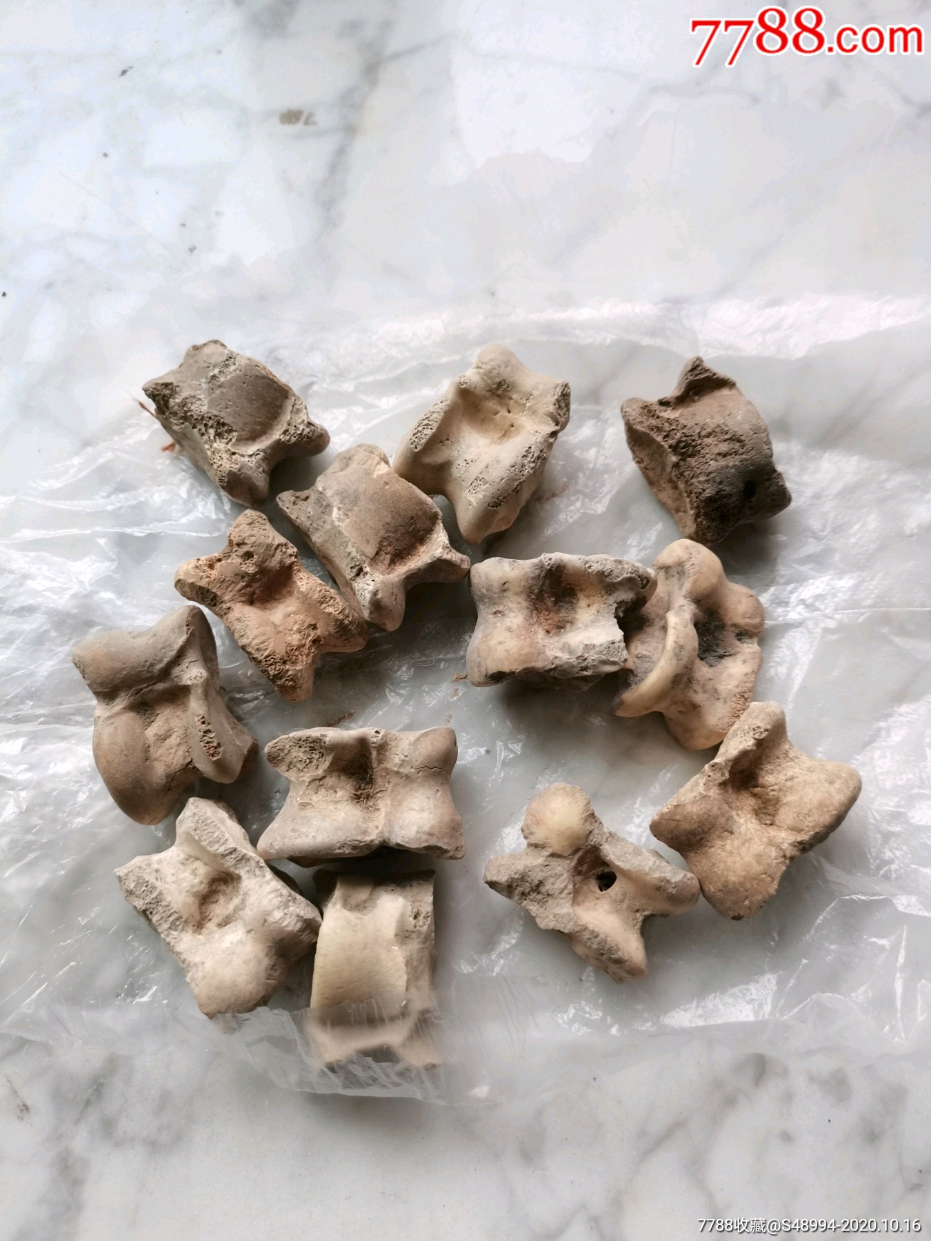 嘎拉哈(羊拐子):羊骨制成的玩具