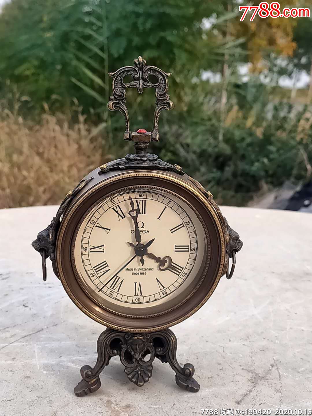 全铜表,镶嵌一颗宝石,走时分秒不差,全品无瑕疵.不老.